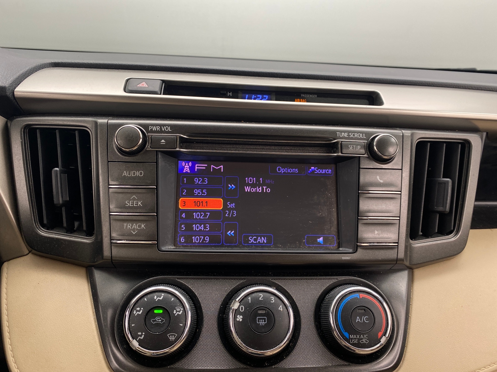 Thumbnail: 2013 Toyota RAV4 - 4