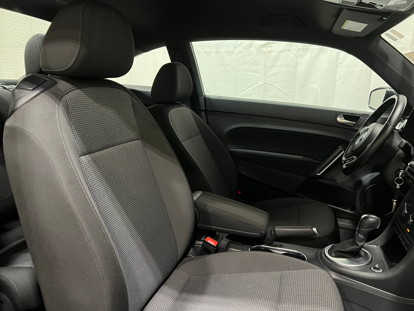 Thumbnail: 2017 Volkswagen Beetle - 2