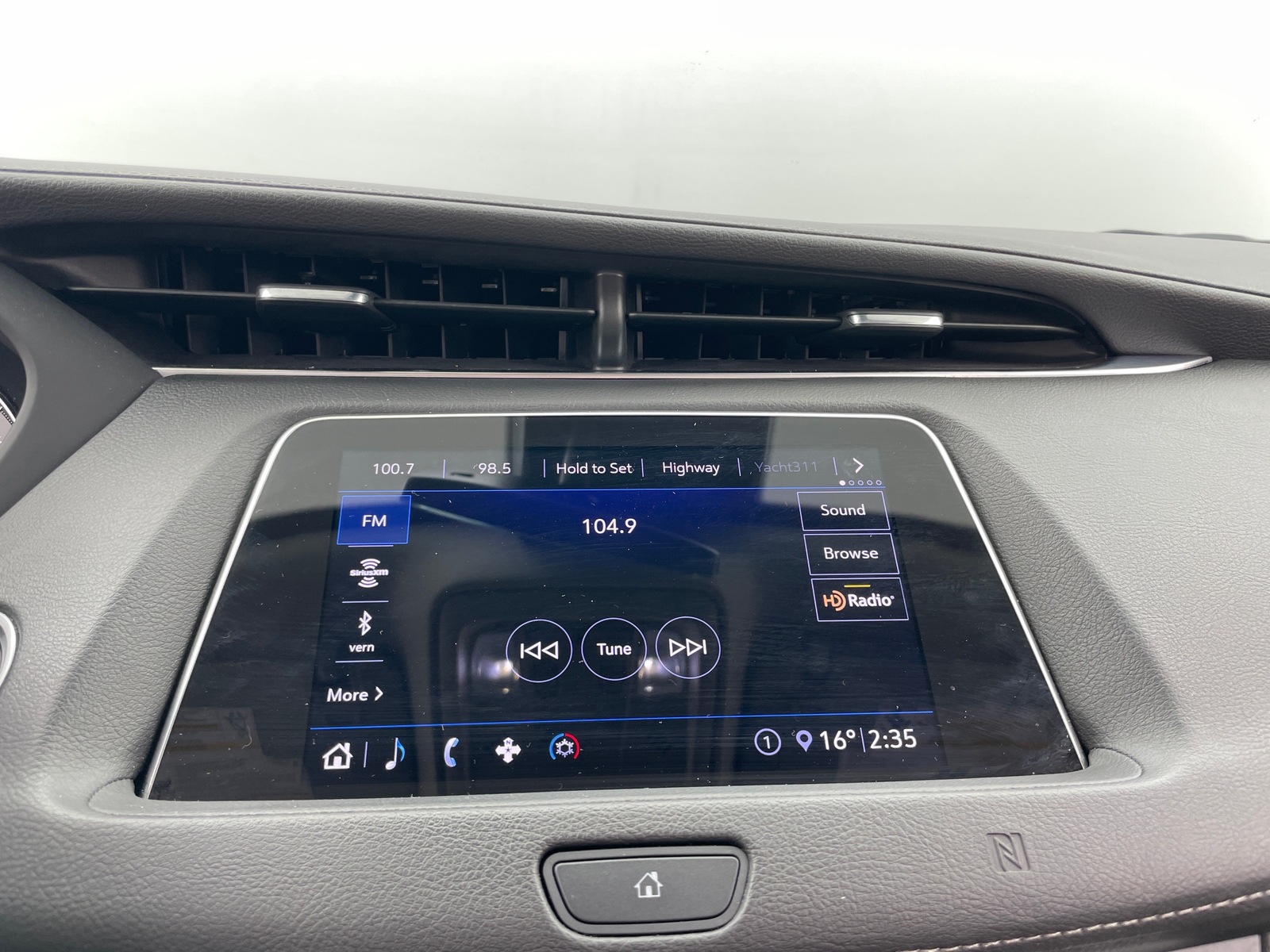 Thumbnail: 2020 Cadillac XT4 - 3