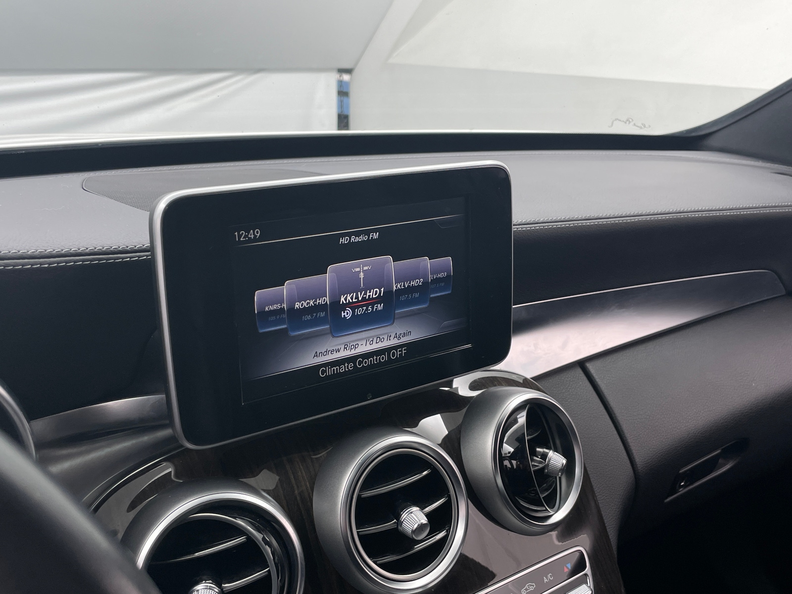 Thumbnail: 2016 Mercedes-Benz C-Class - 3