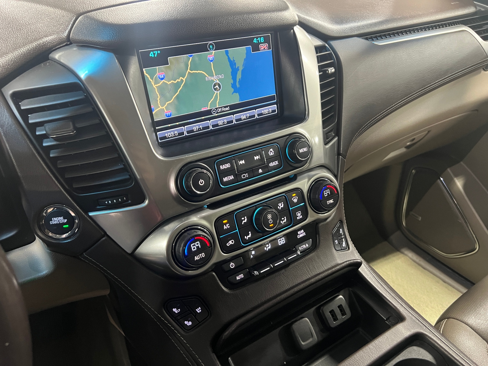 Thumbnail: 2016 Chevrolet Suburban - 3