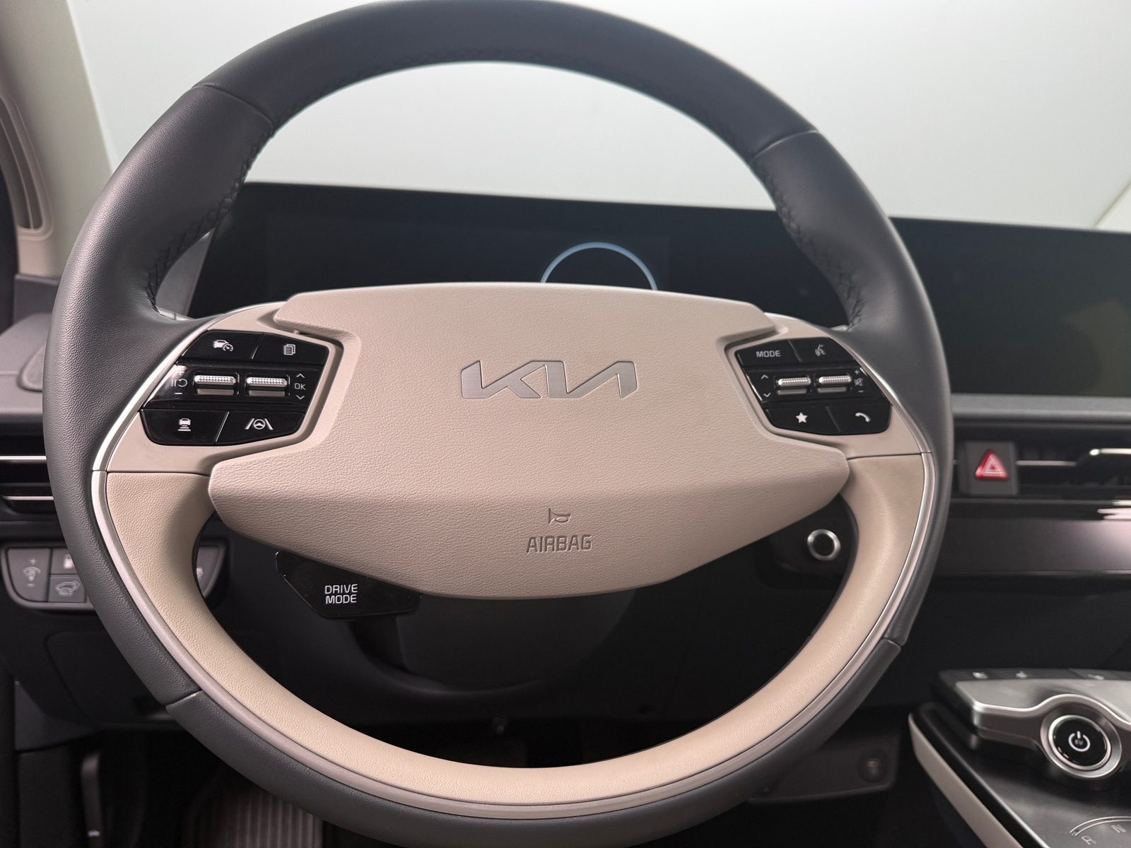Thumbnail: 2022 Kia EV6 - 4