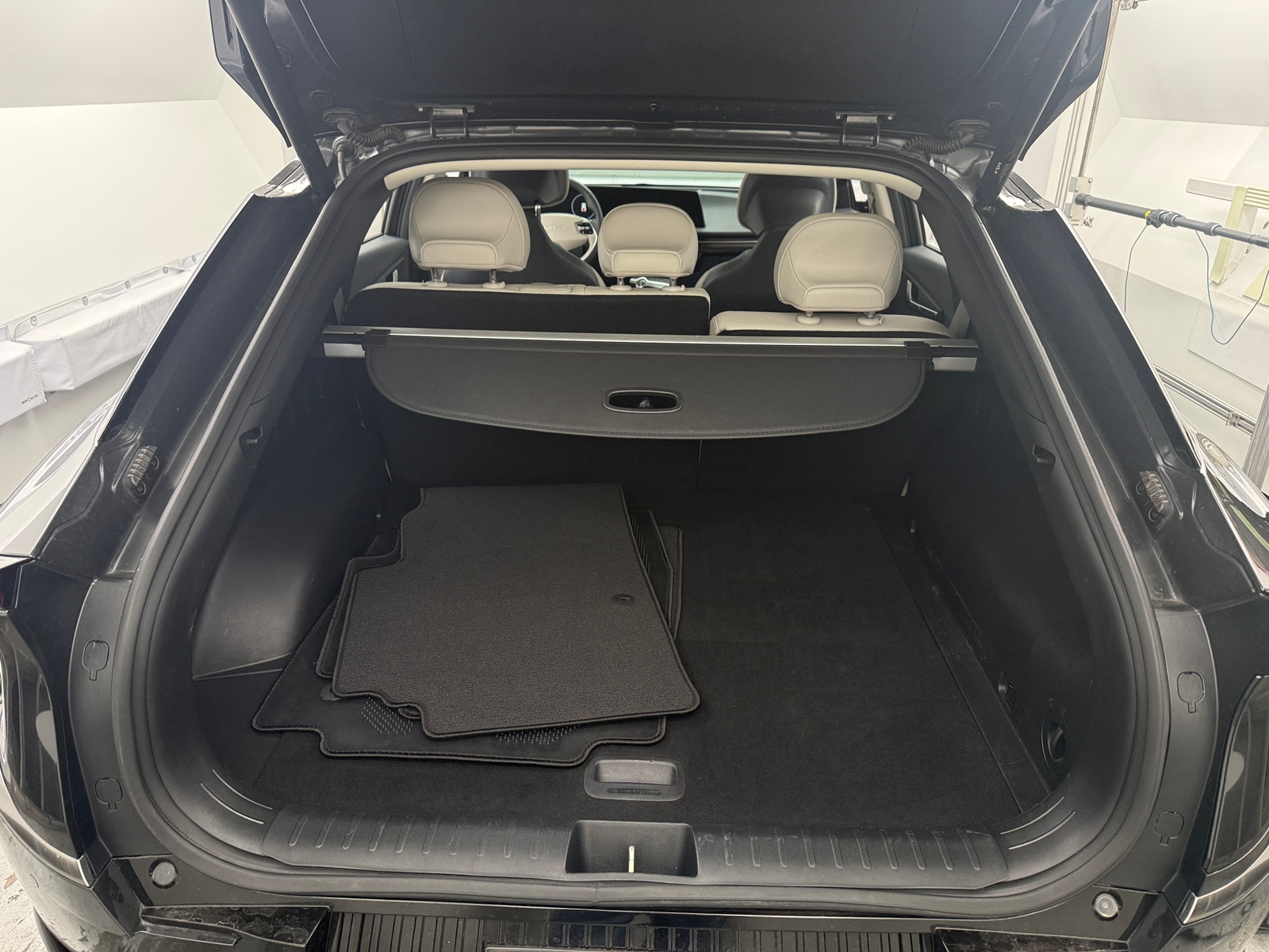 Thumbnail: 2022 Kia EV6 - 6