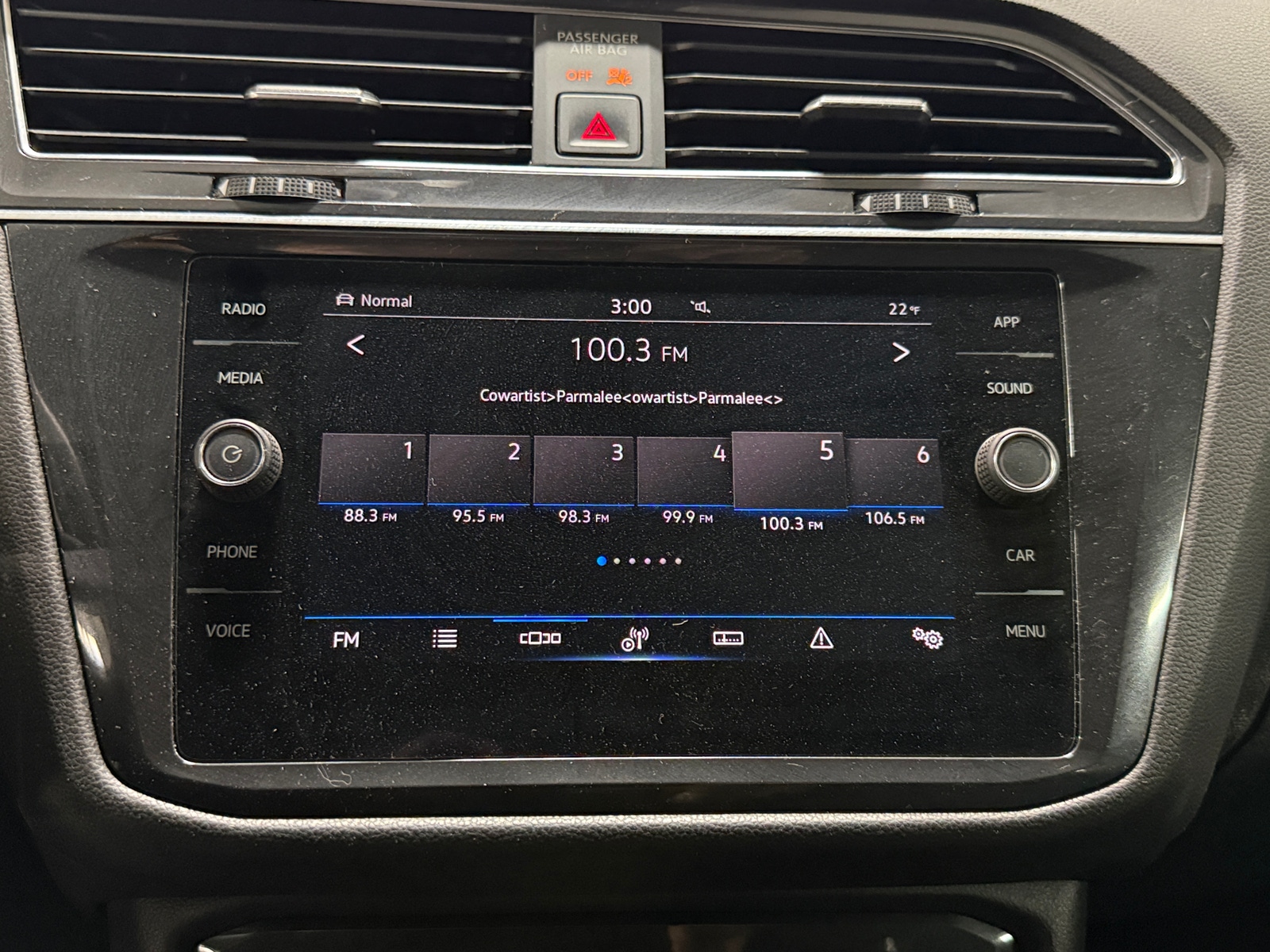 Thumbnail: 2022 Volkswagen Tiguan - 3