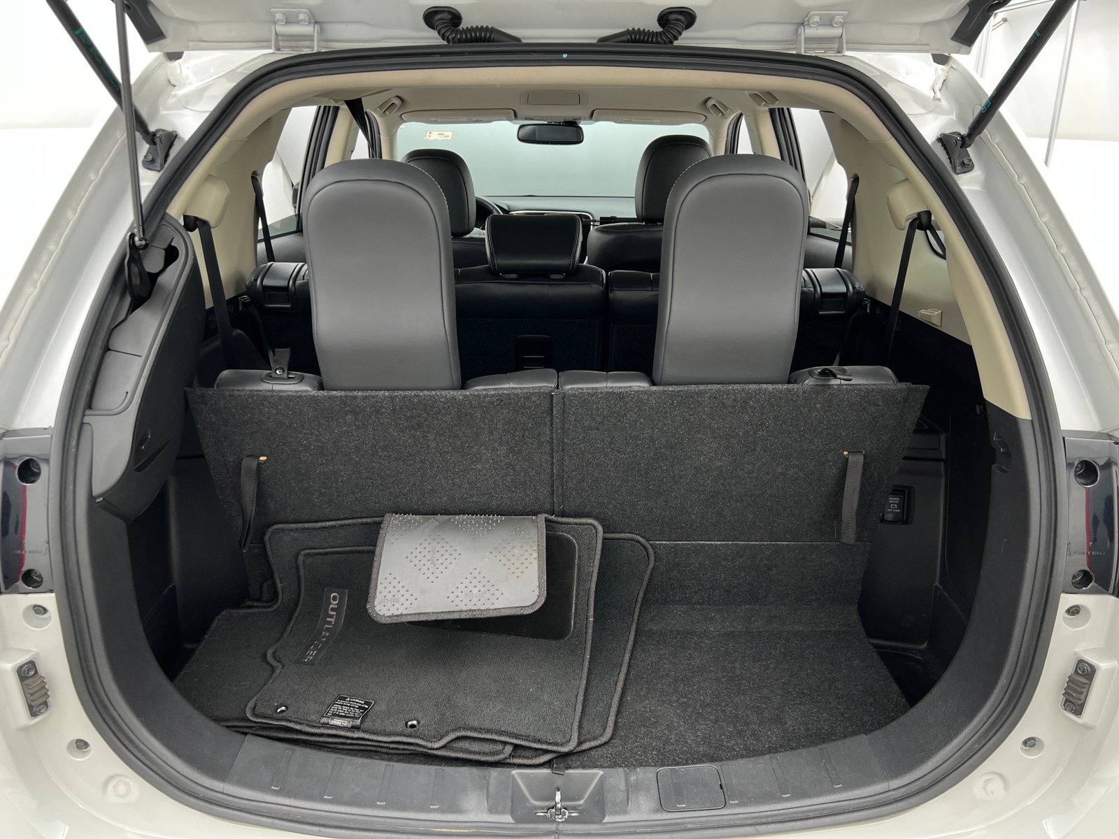 Thumbnail: 2019 Mitsubishi Outlander - 6