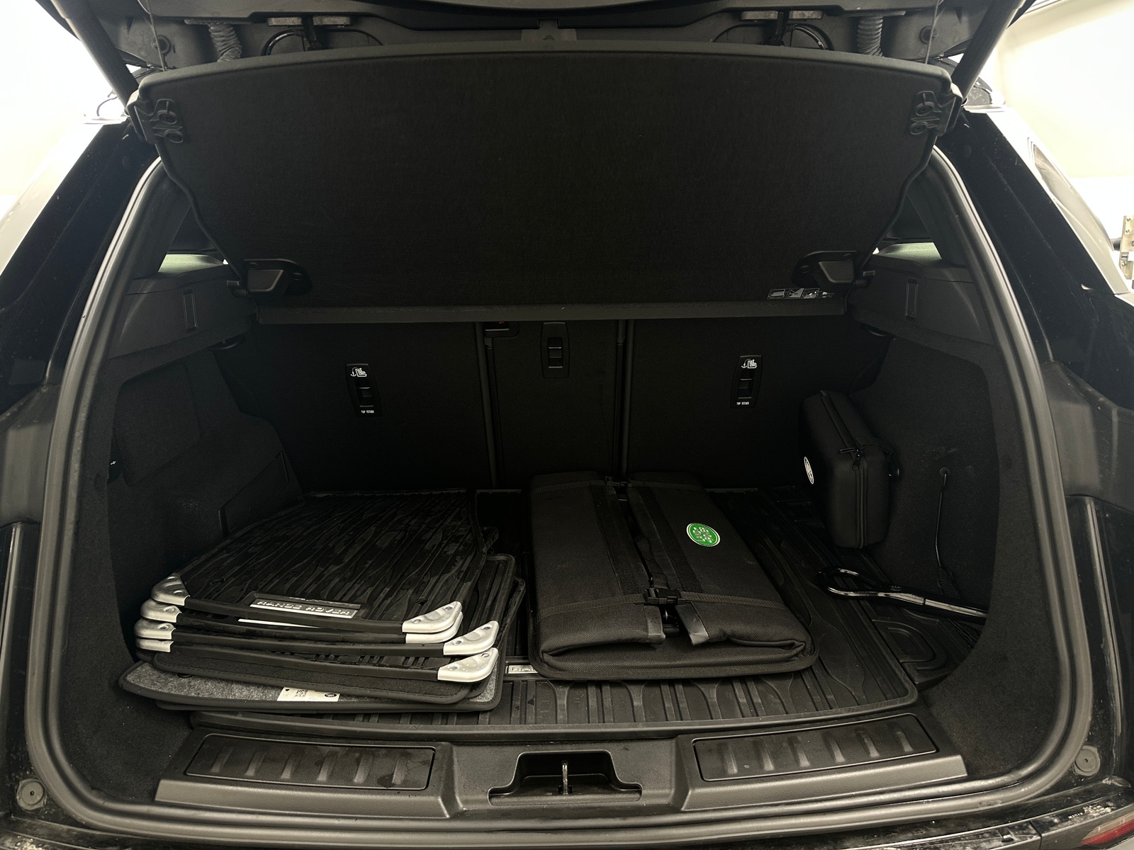 Thumbnail: 2024 Land Rover Range Rover Evoque - 6