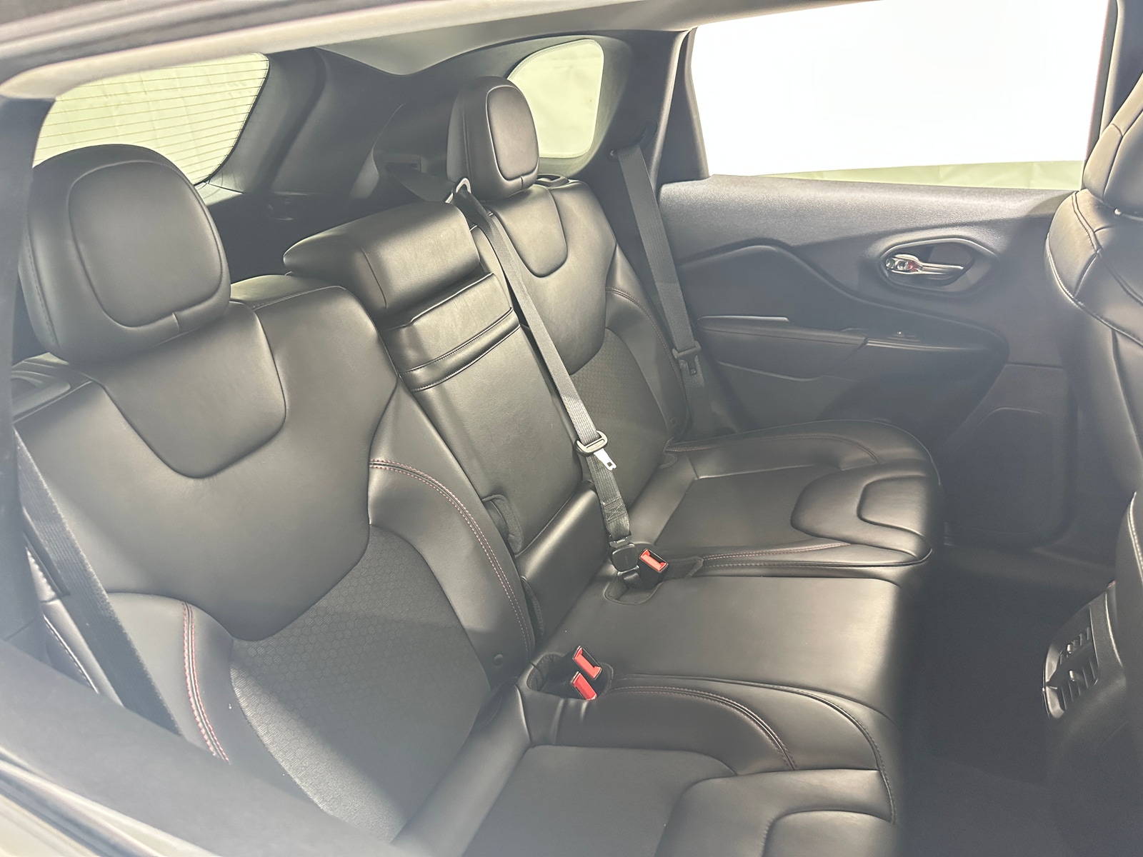 Thumbnail: 2019 Jeep Cherokee - 6