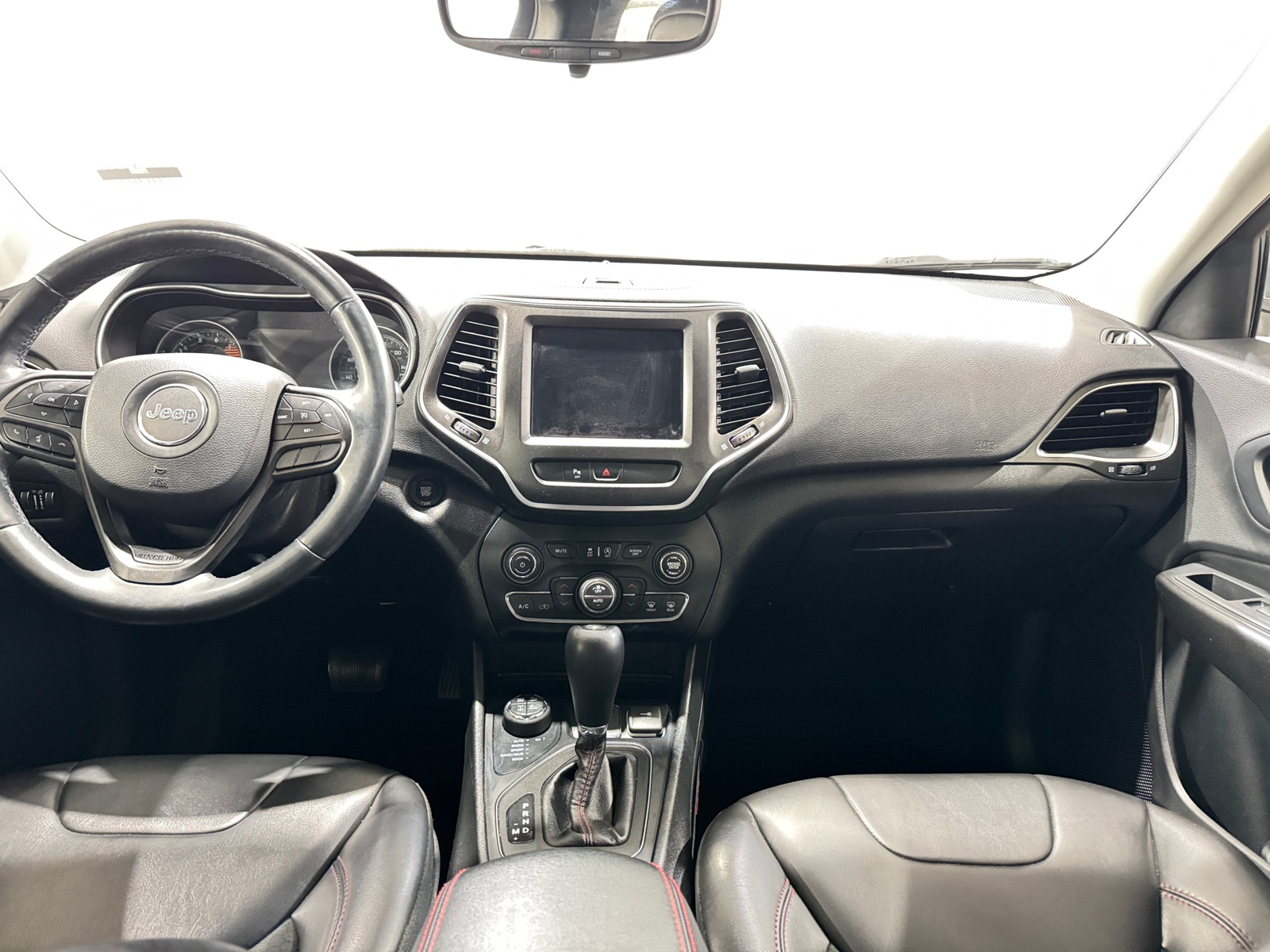 Thumbnail: 2019 Jeep Cherokee - 3