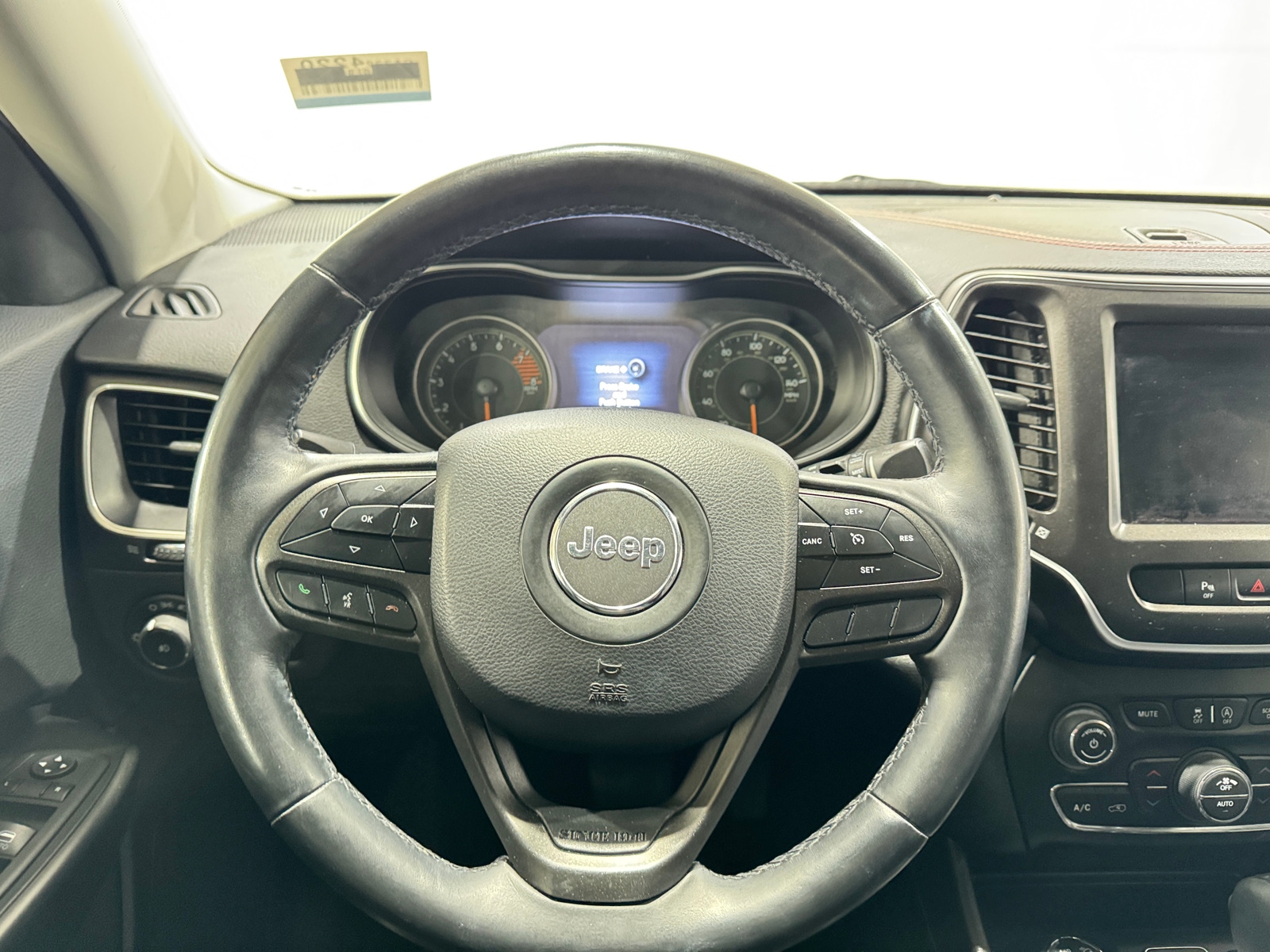 Thumbnail: 2019 Jeep Cherokee - 5