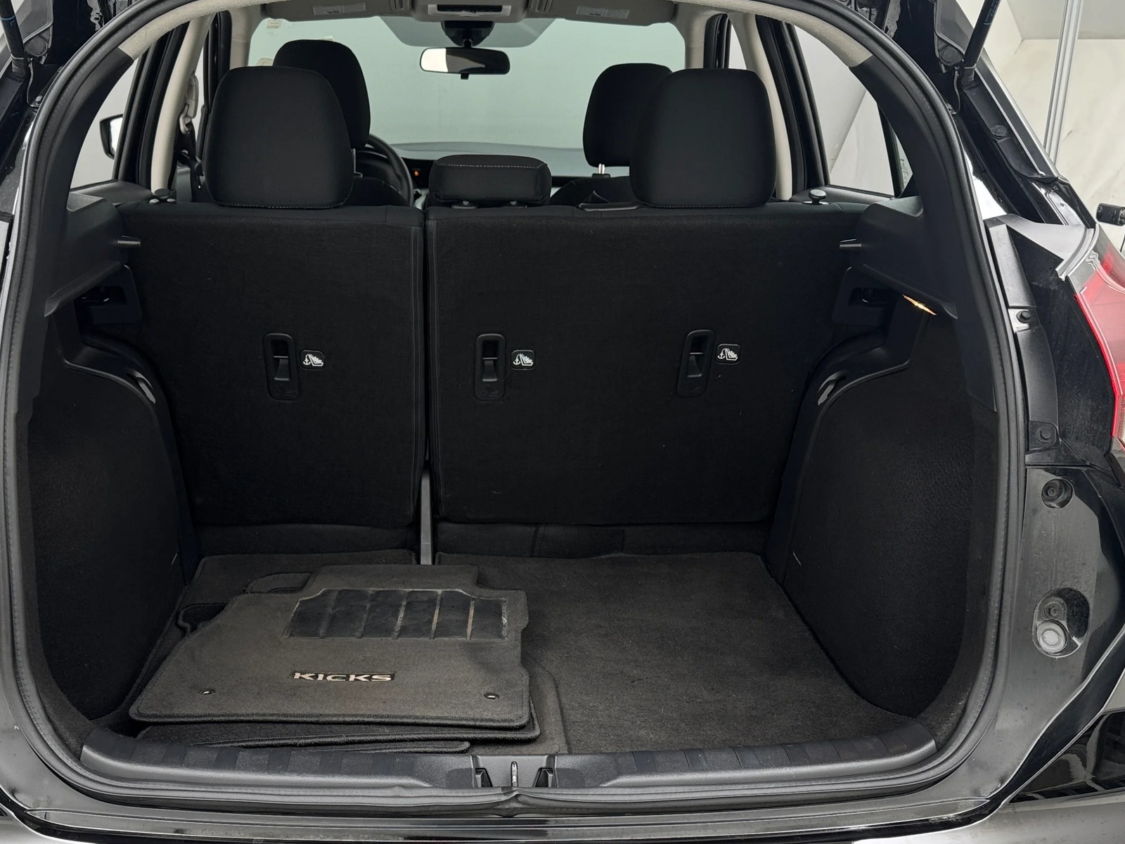 Thumbnail: 2023 Nissan Kicks - 7