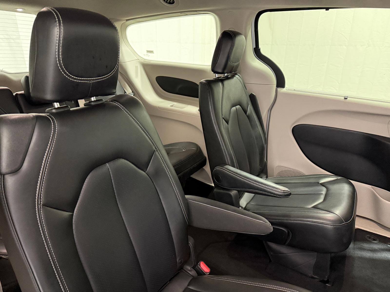 Thumbnail: 2023 Chrysler Pacifica - 5