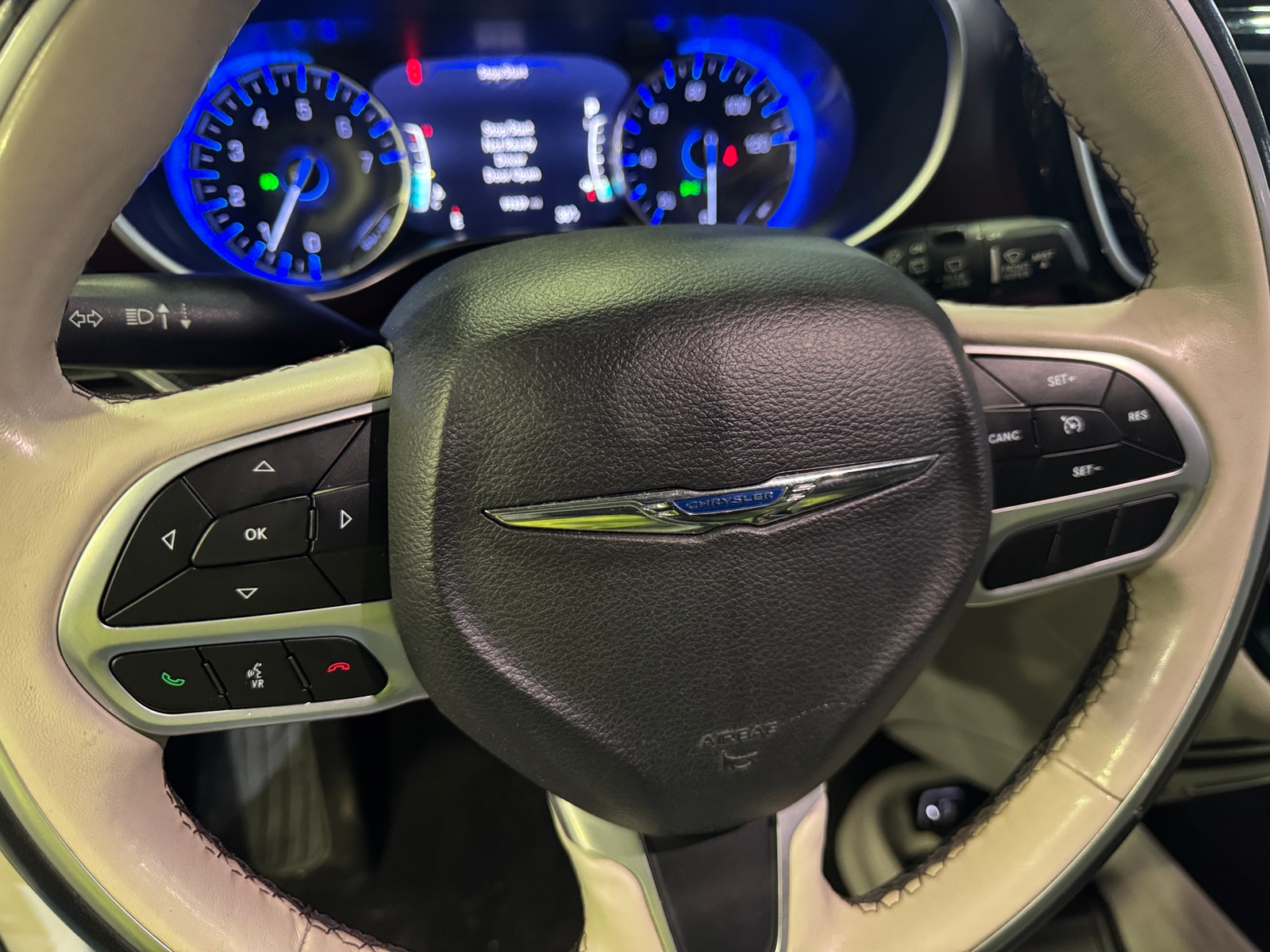 Thumbnail: 2019 Chrysler Pacifica - 4