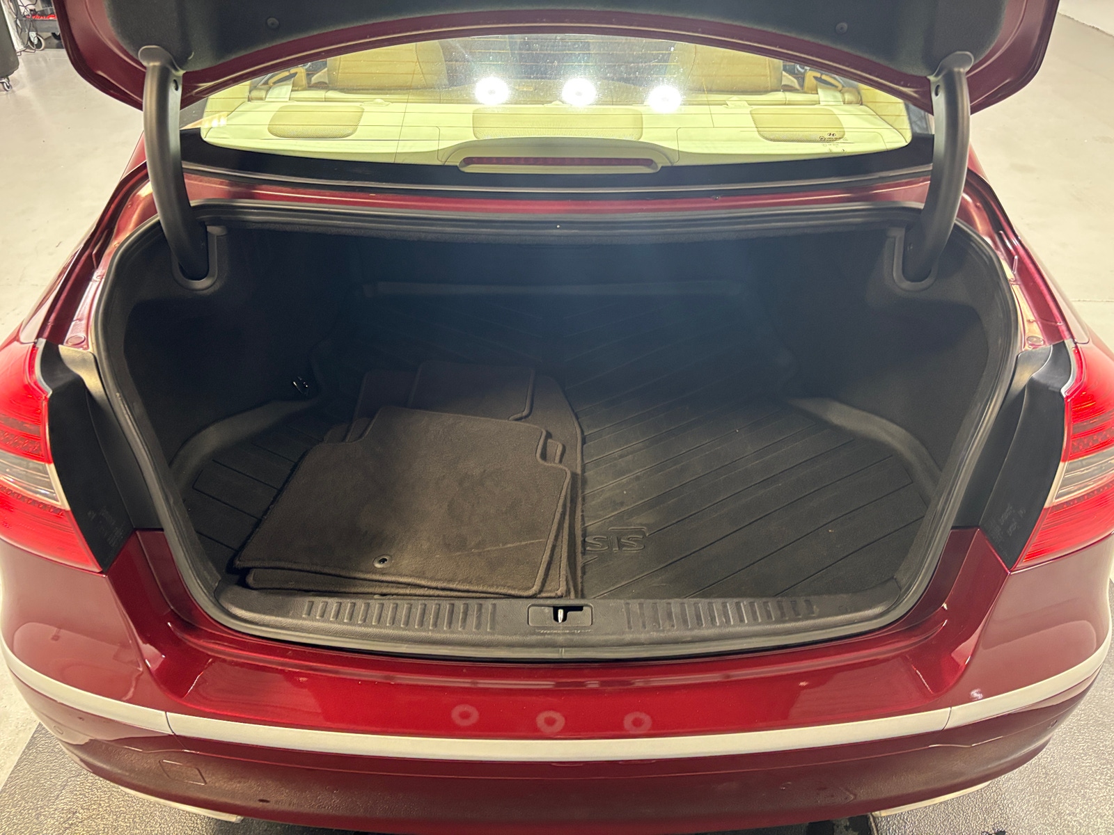 Thumbnail: 2012 Hyundai Genesis - 6