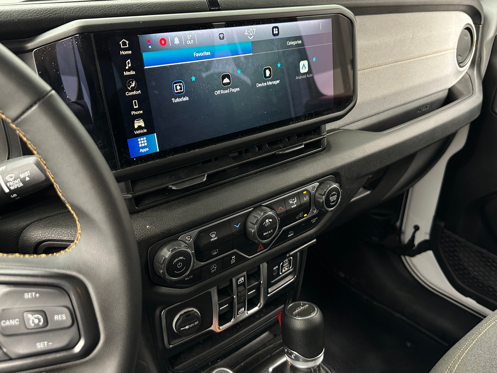 Thumbnail: 2025 Jeep Gladiator - 4