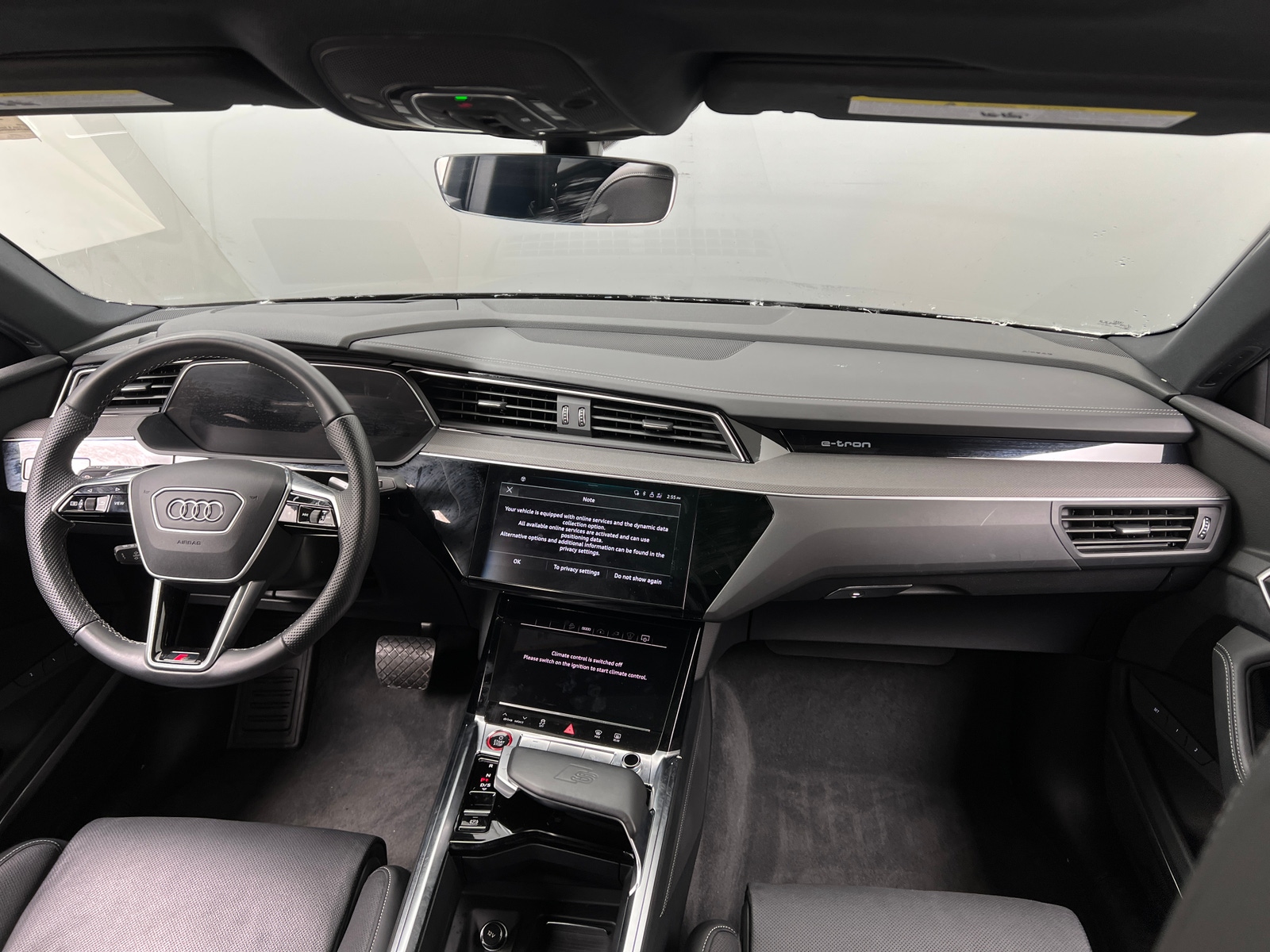 Thumbnail: 2022 Audi e-tron S - 2