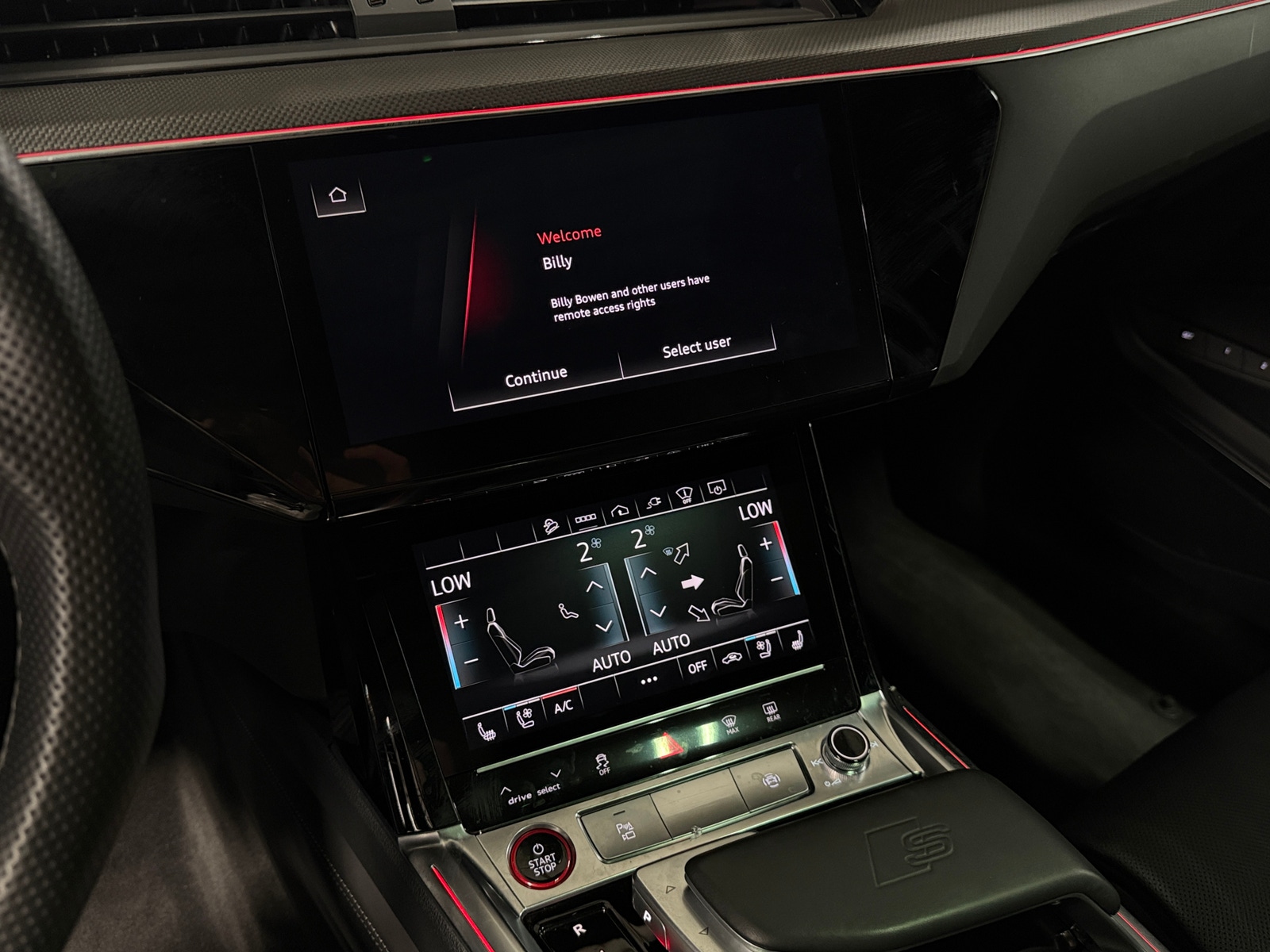 Thumbnail: 2022 Audi e-tron S - 3