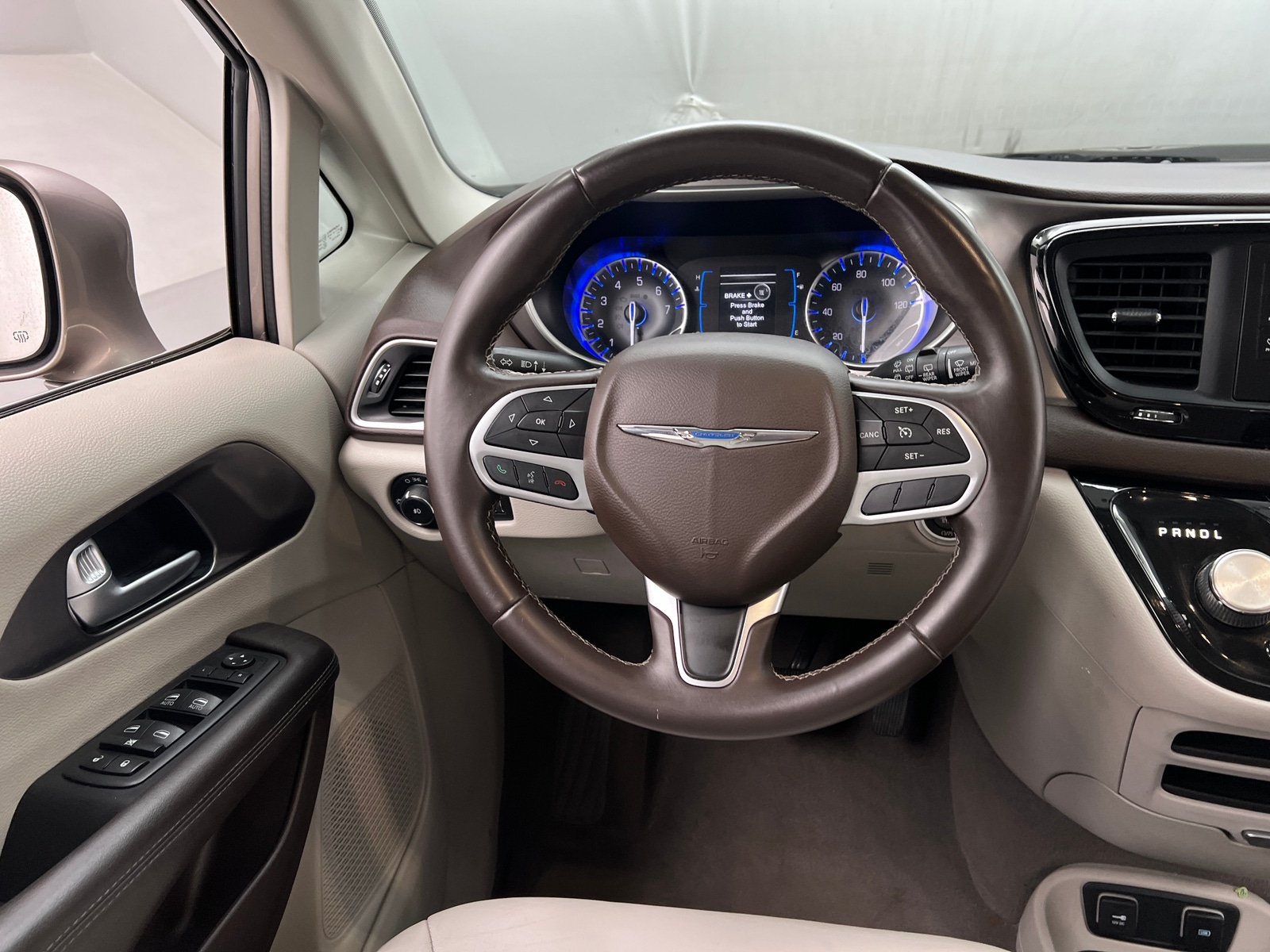 Thumbnail: 2017 Chrysler Pacifica - 4