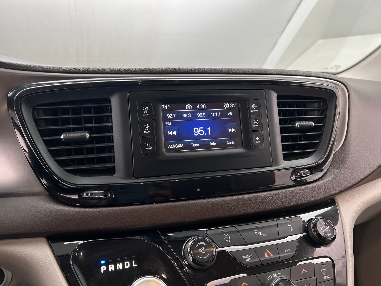 Thumbnail: 2017 Chrysler Pacifica - 3