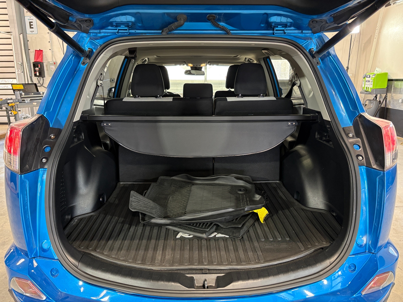 Thumbnail: 2017 Toyota RAV4 - 7