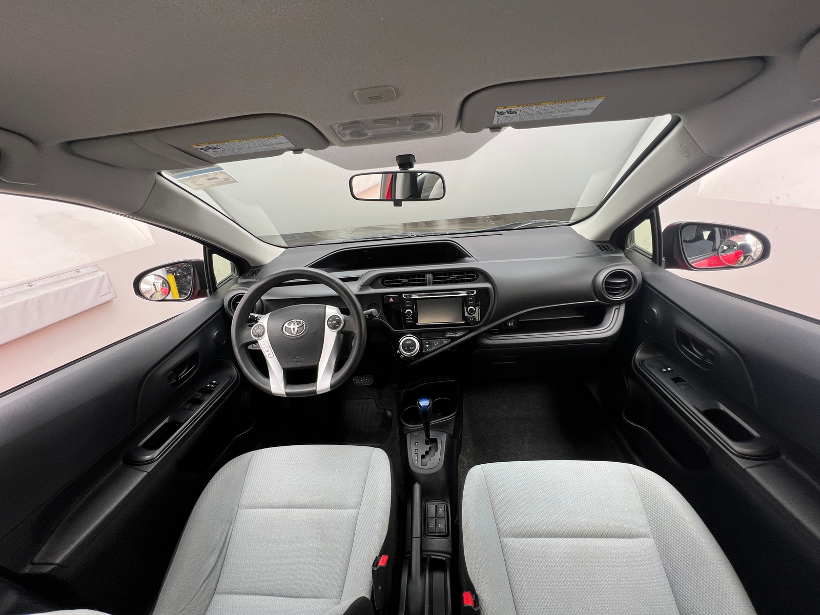 Thumbnail: 2015 Toyota Prius c - 3