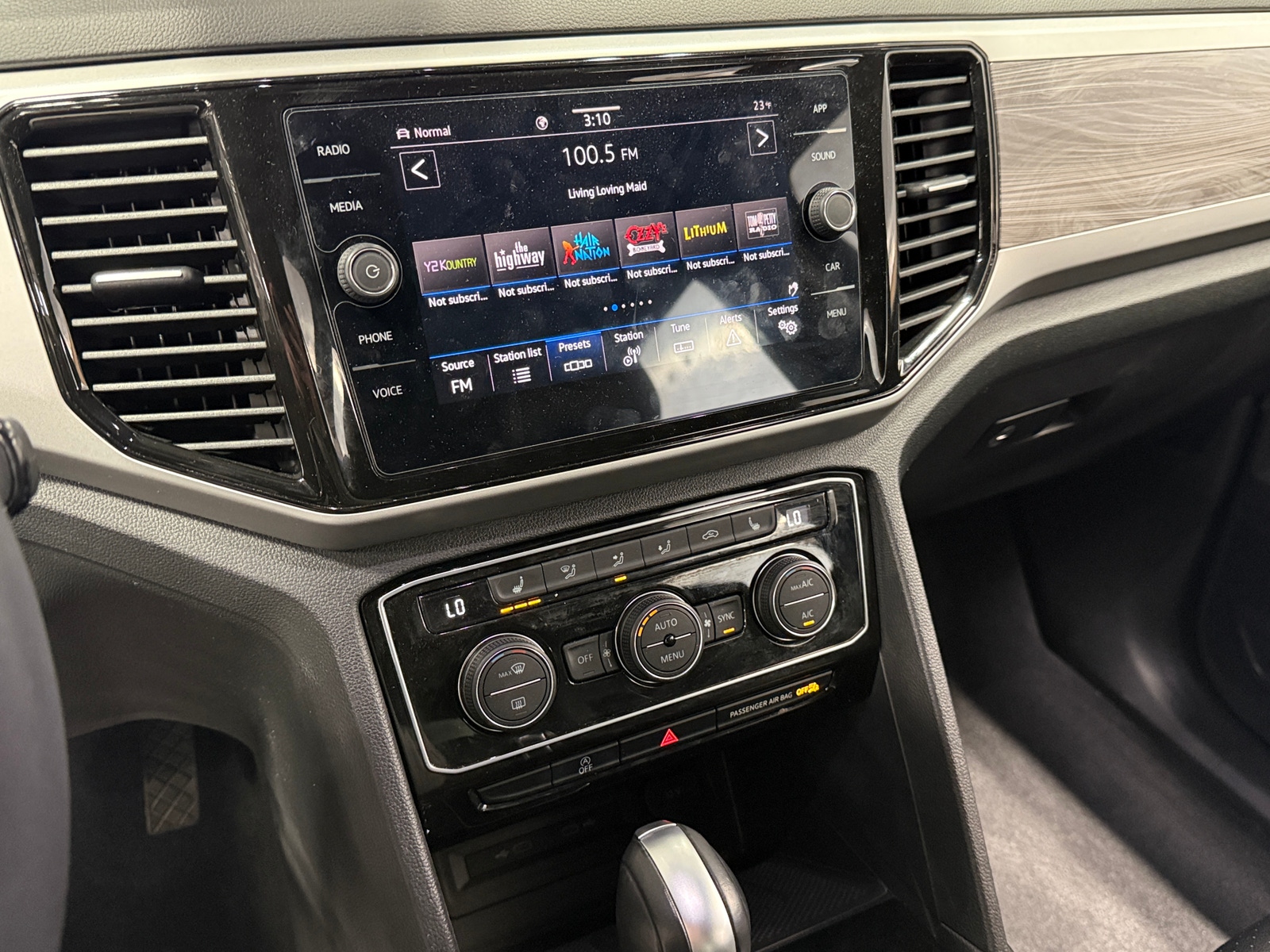 Thumbnail: 2022 Volkswagen Atlas - 3