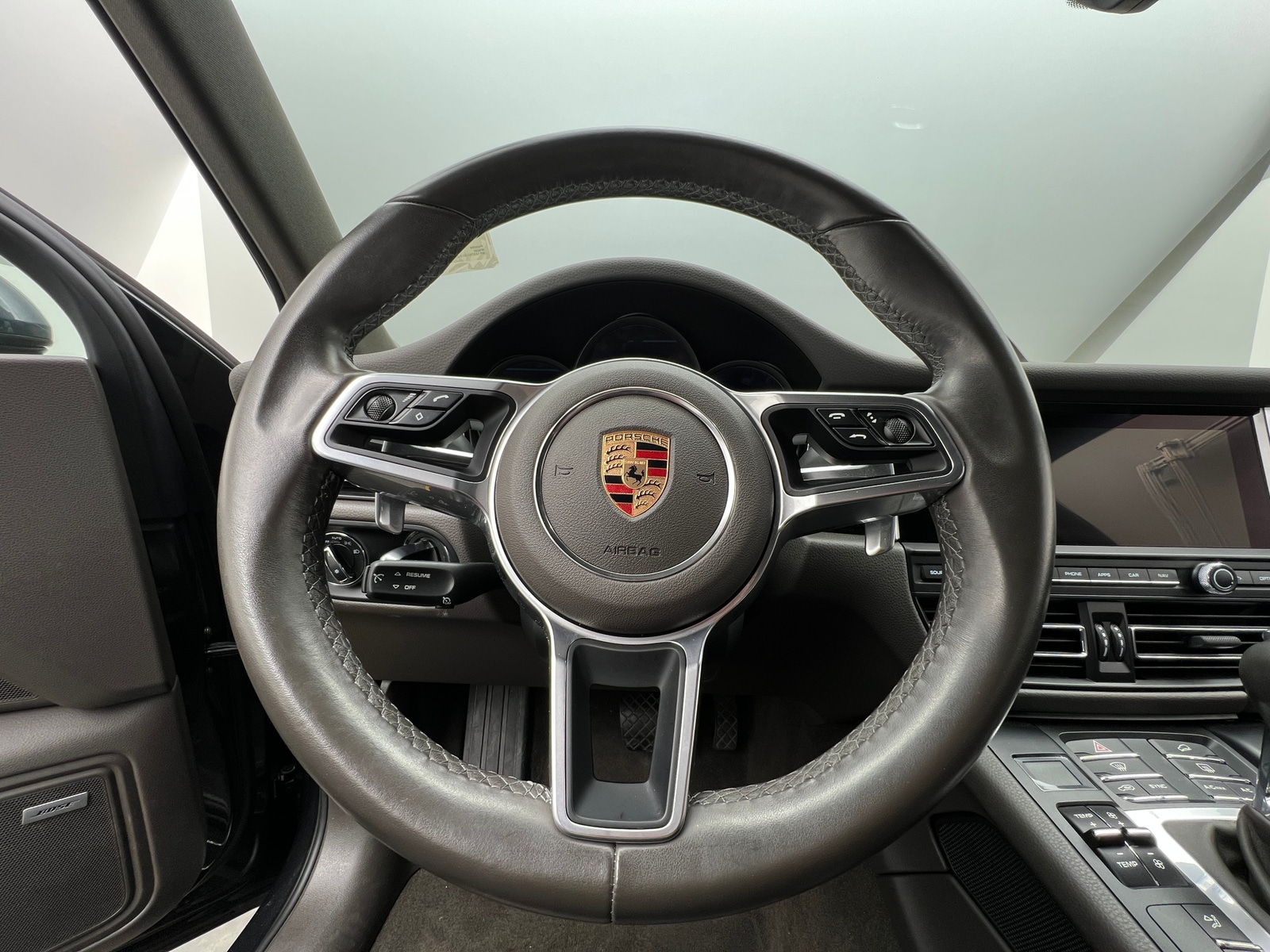 Thumbnail: 2020 Porsche Macan - 4