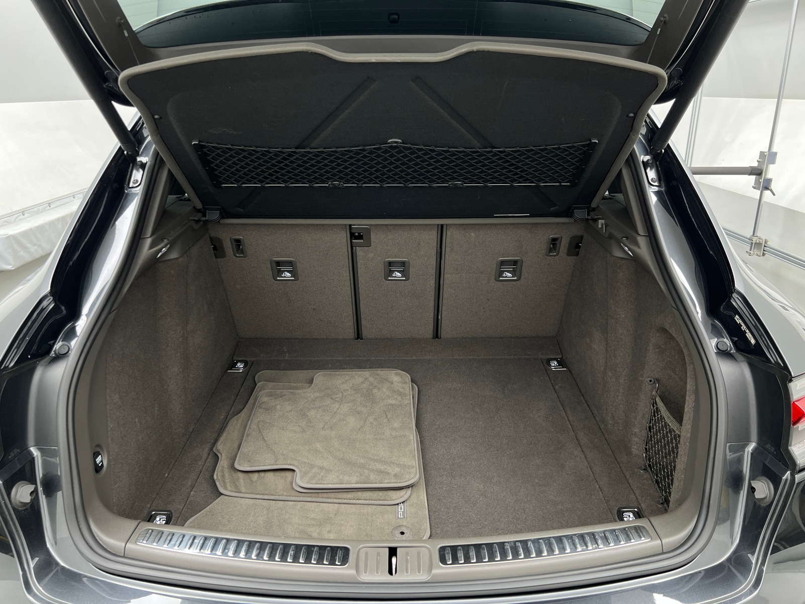 Thumbnail: 2020 Porsche Macan - 6