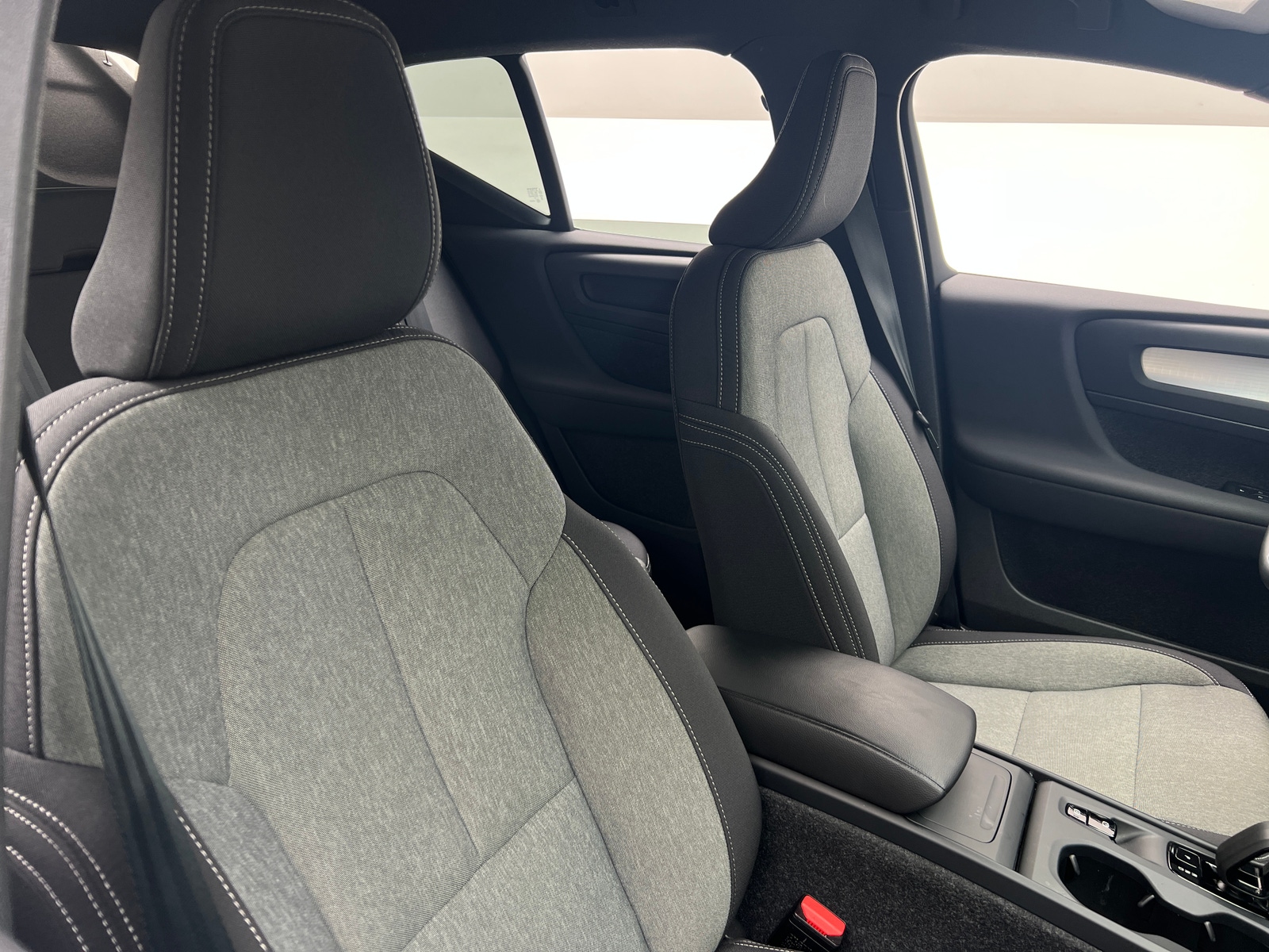 Thumbnail: 2024 Volvo XC40 - 2