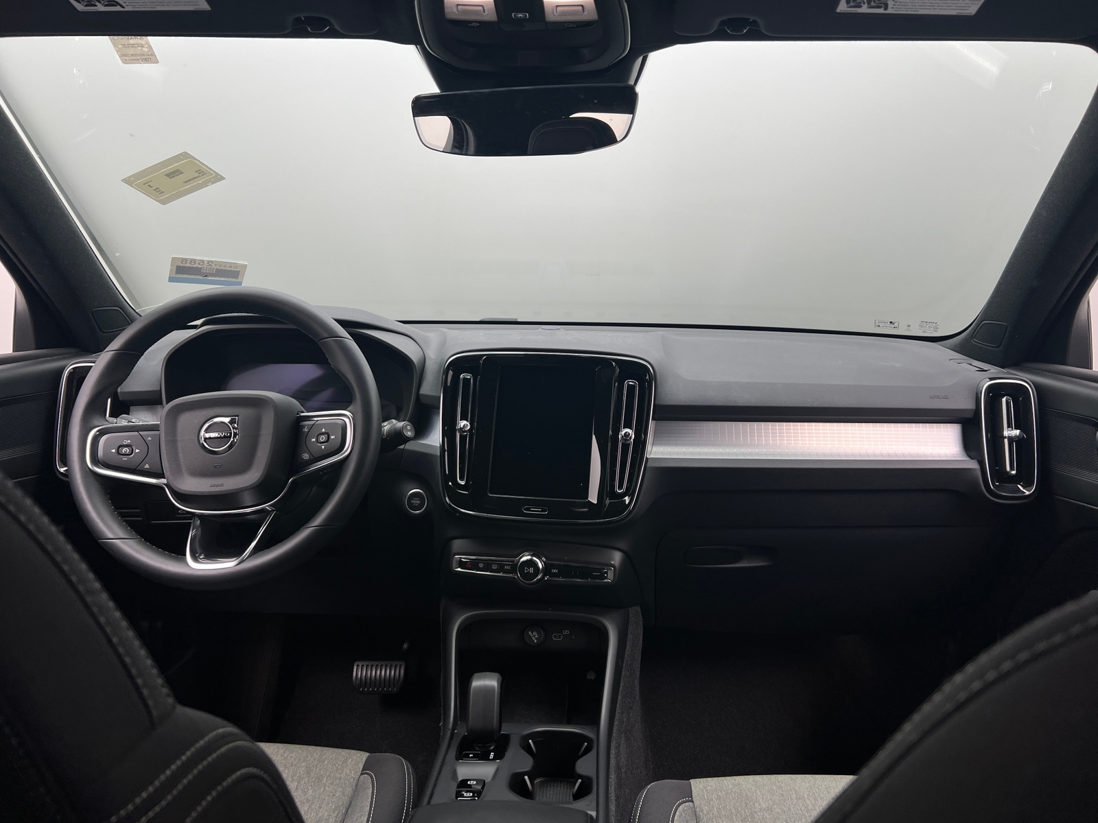 Thumbnail: 2024 Volvo XC40 - 3