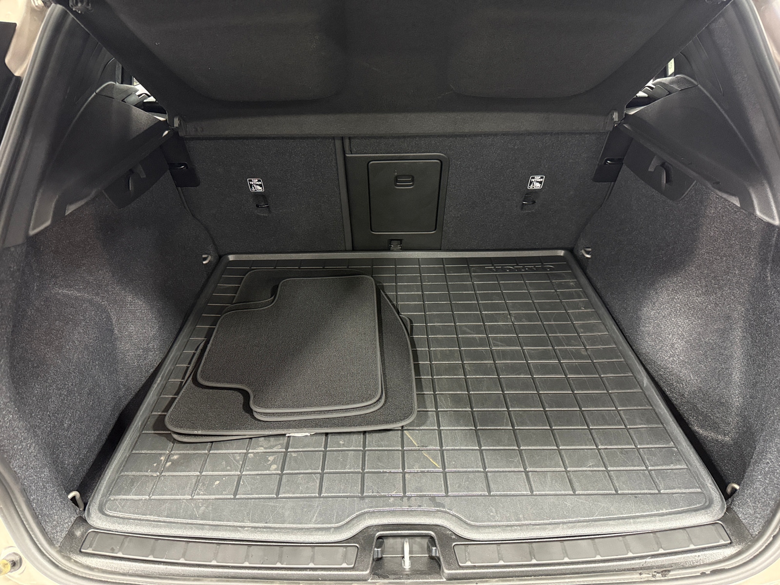 Thumbnail: 2024 Volvo XC40 - 7