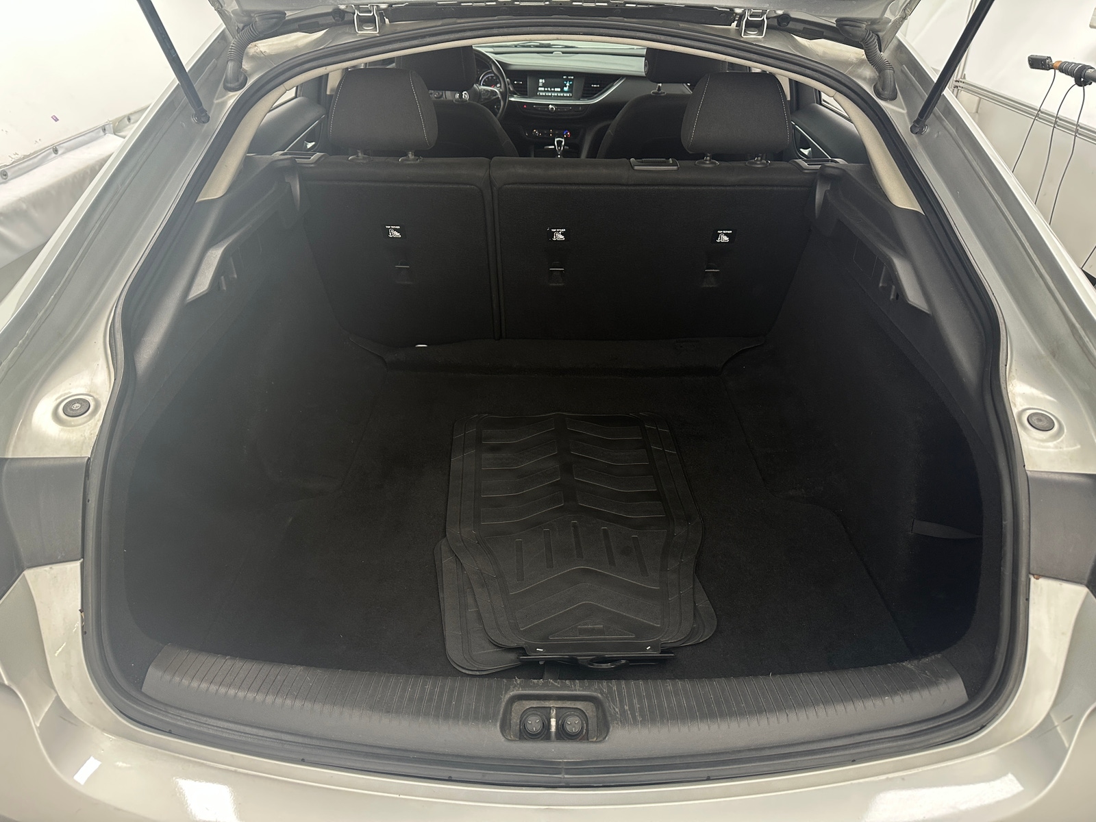 Thumbnail: 2018 Buick Regal - 7