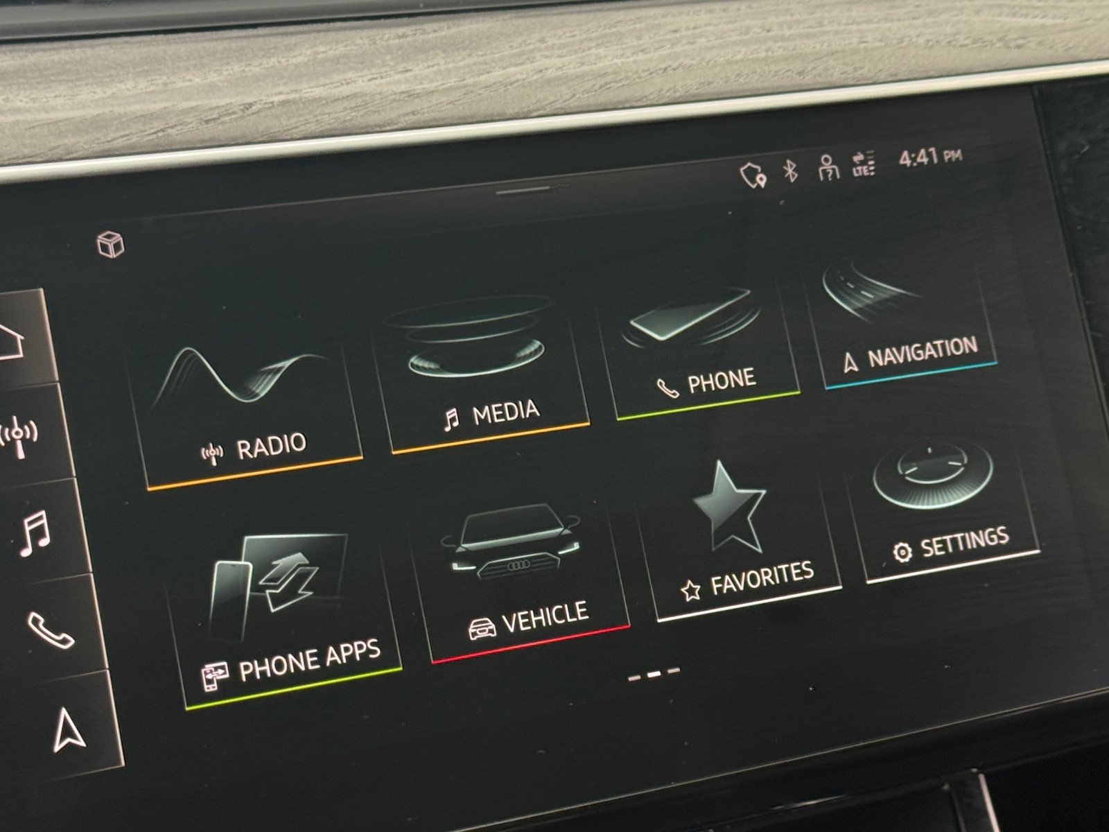 Thumbnail: 2022 Audi e-tron - 3