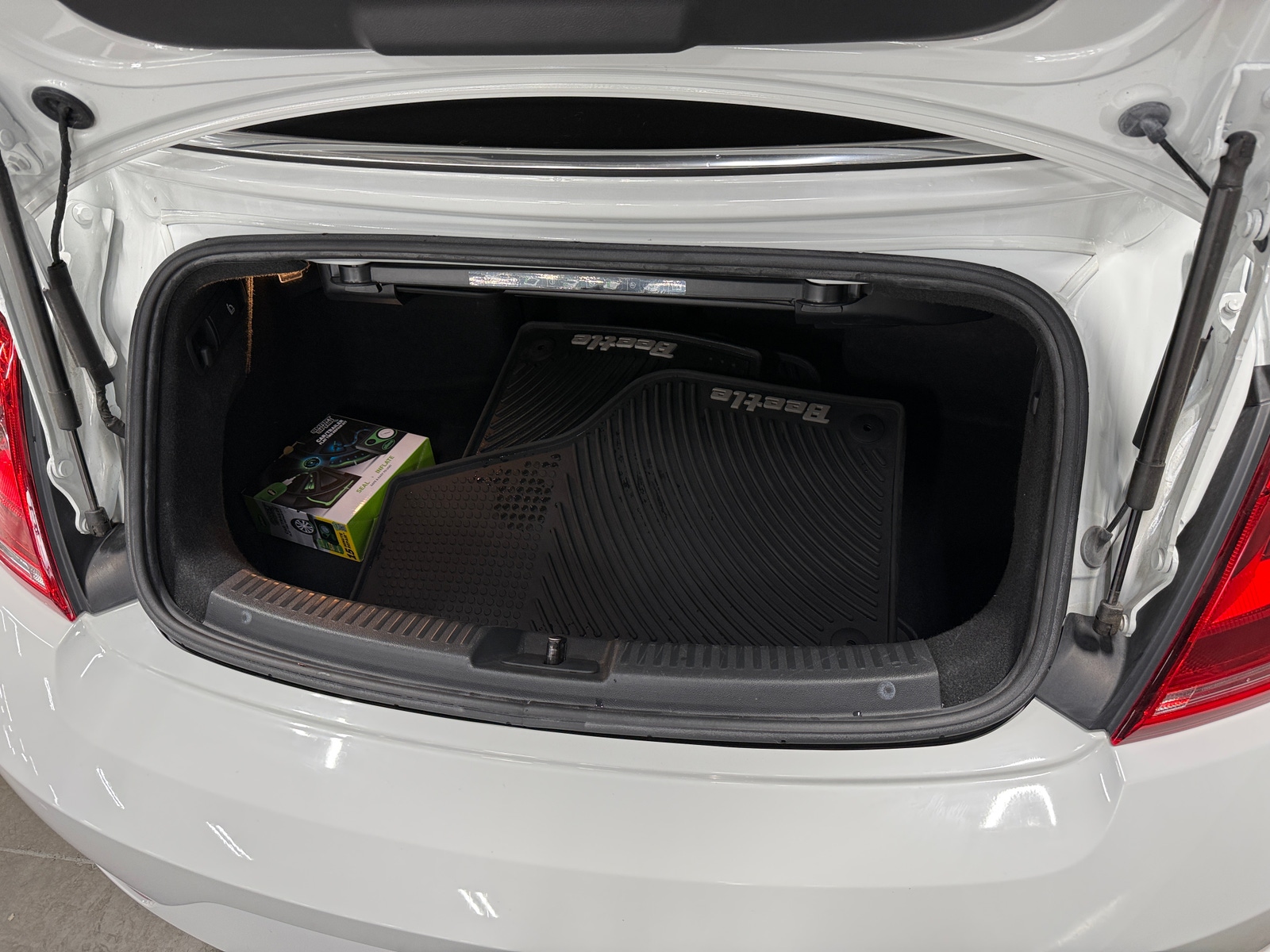 Thumbnail: 2016 Volkswagen Beetle - 7