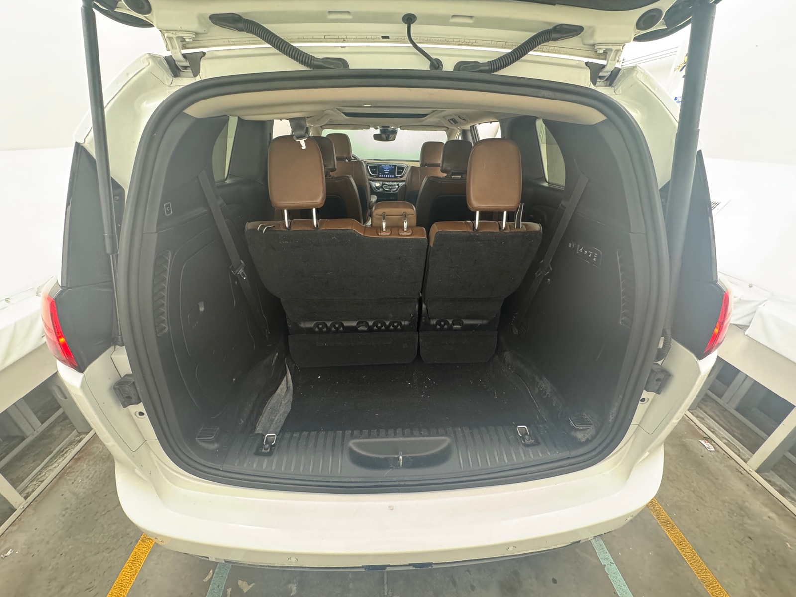 Thumbnail: 2018 Chrysler Pacifica - 6