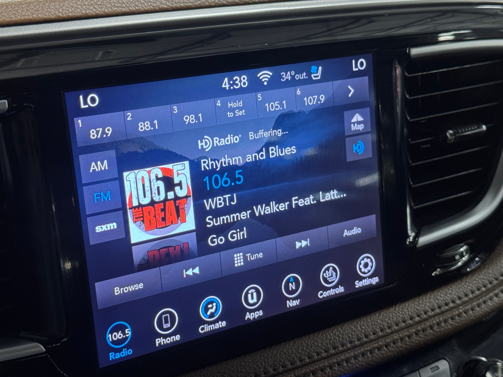 Thumbnail: 2018 Chrysler Pacifica - 3