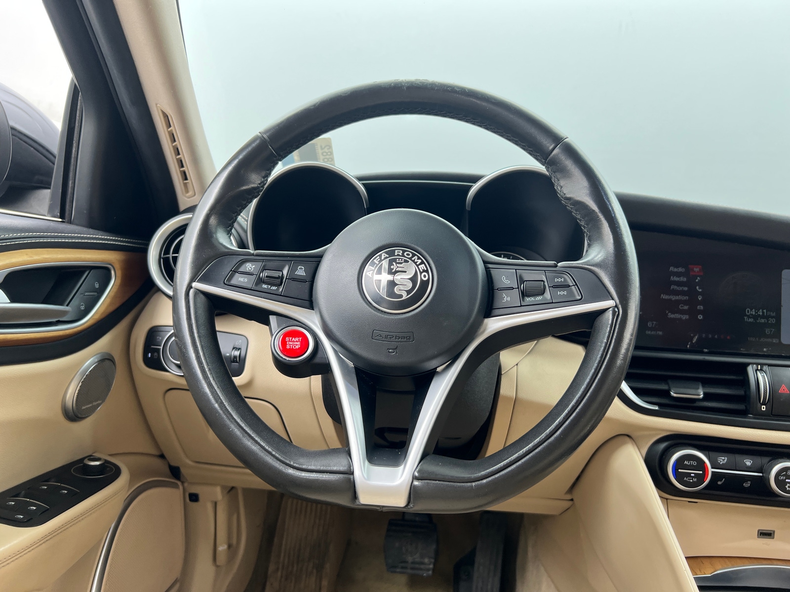 Thumbnail: 2017 Alfa Romeo Giulia - 4