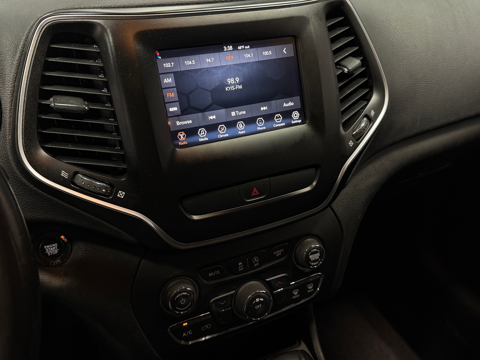 Thumbnail: 2019 Jeep Cherokee - 4