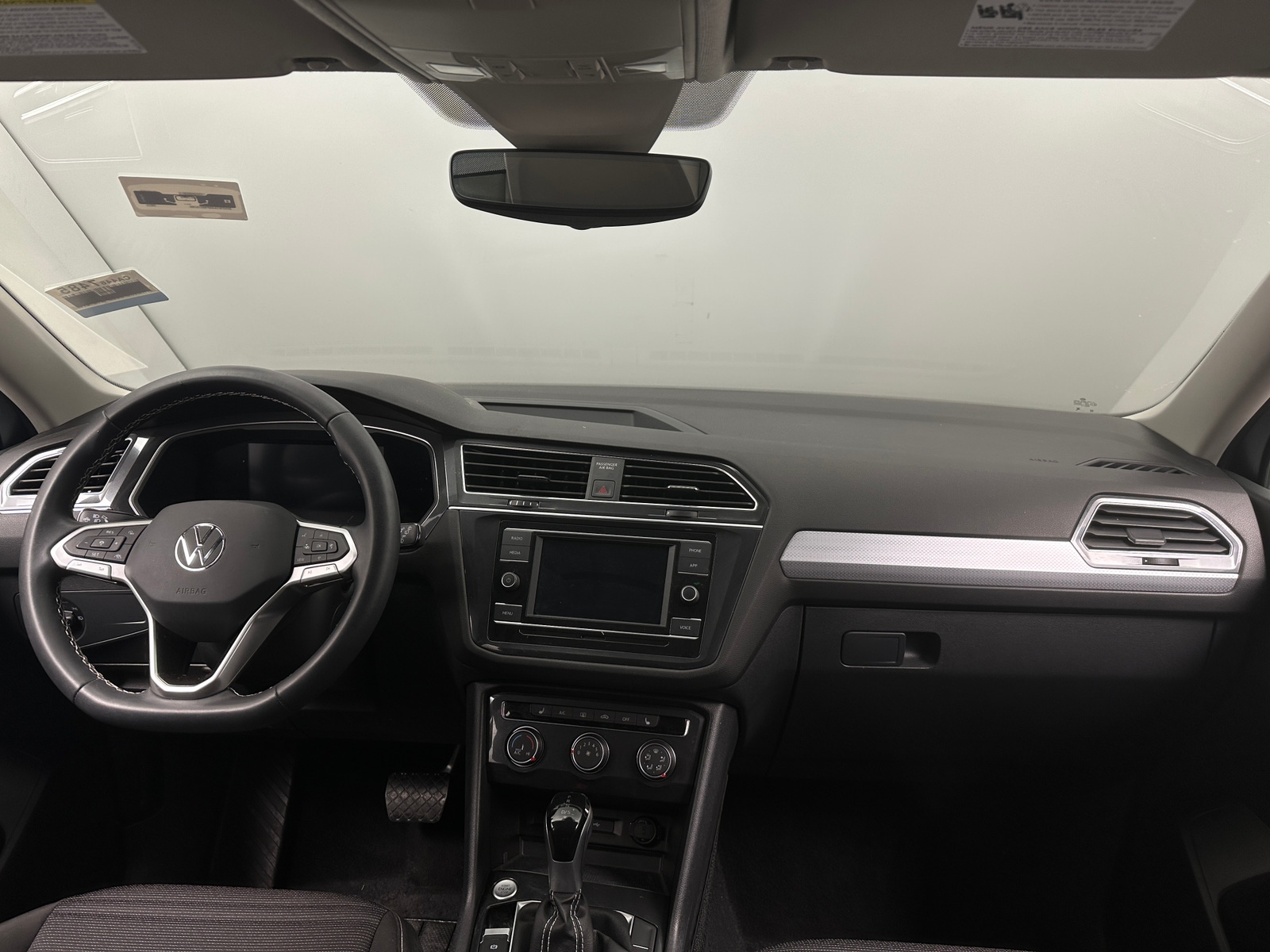 Thumbnail: 2023 Volkswagen Tiguan - 3