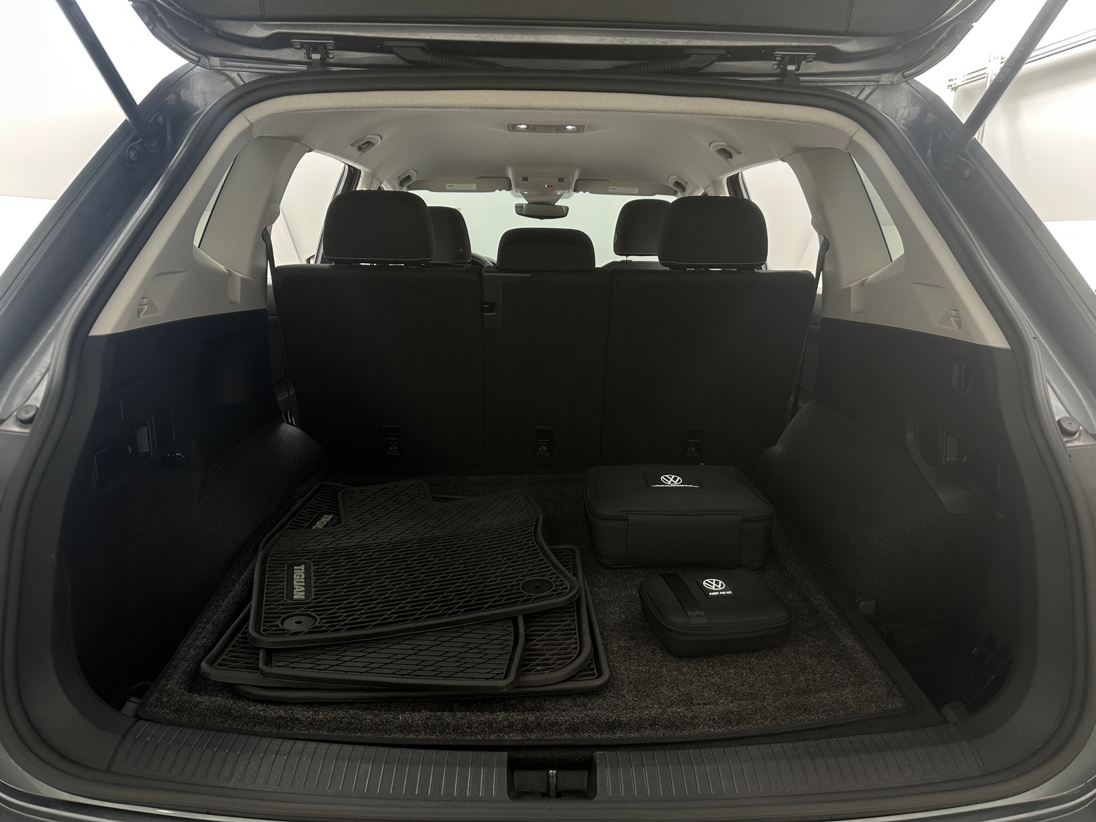 Thumbnail: 2023 Volkswagen Tiguan - 7