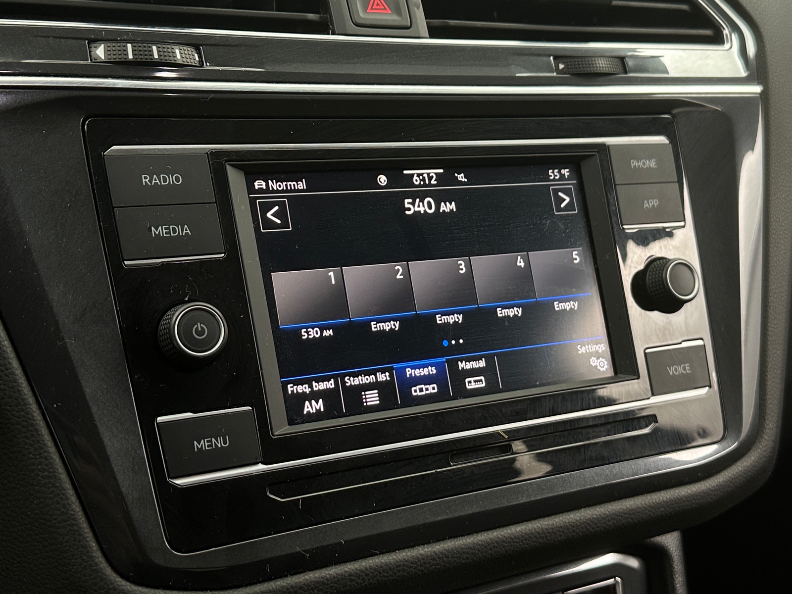 Thumbnail: 2023 Volkswagen Tiguan - 4