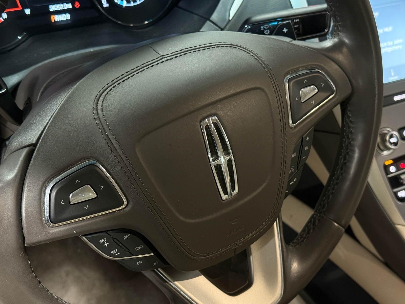 Thumbnail: 2019 Lincoln MKZ - 4