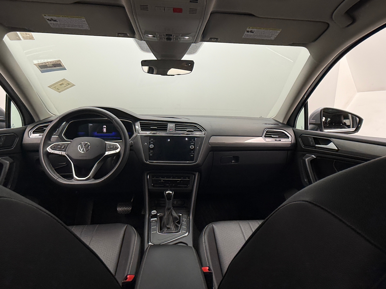 Thumbnail: 2022 Volkswagen Tiguan - 2