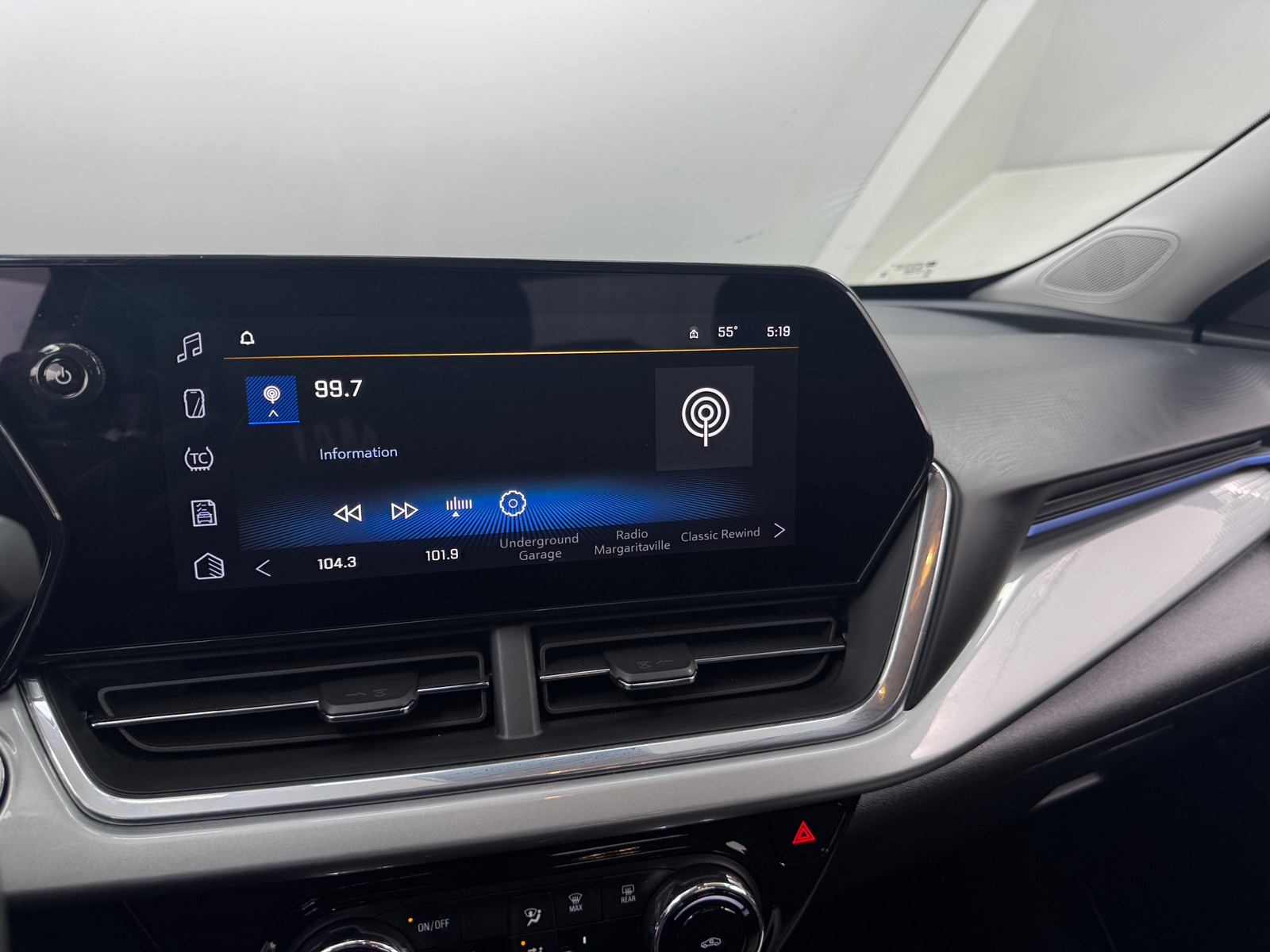 Thumbnail: 2025 Chevrolet Trax - 4