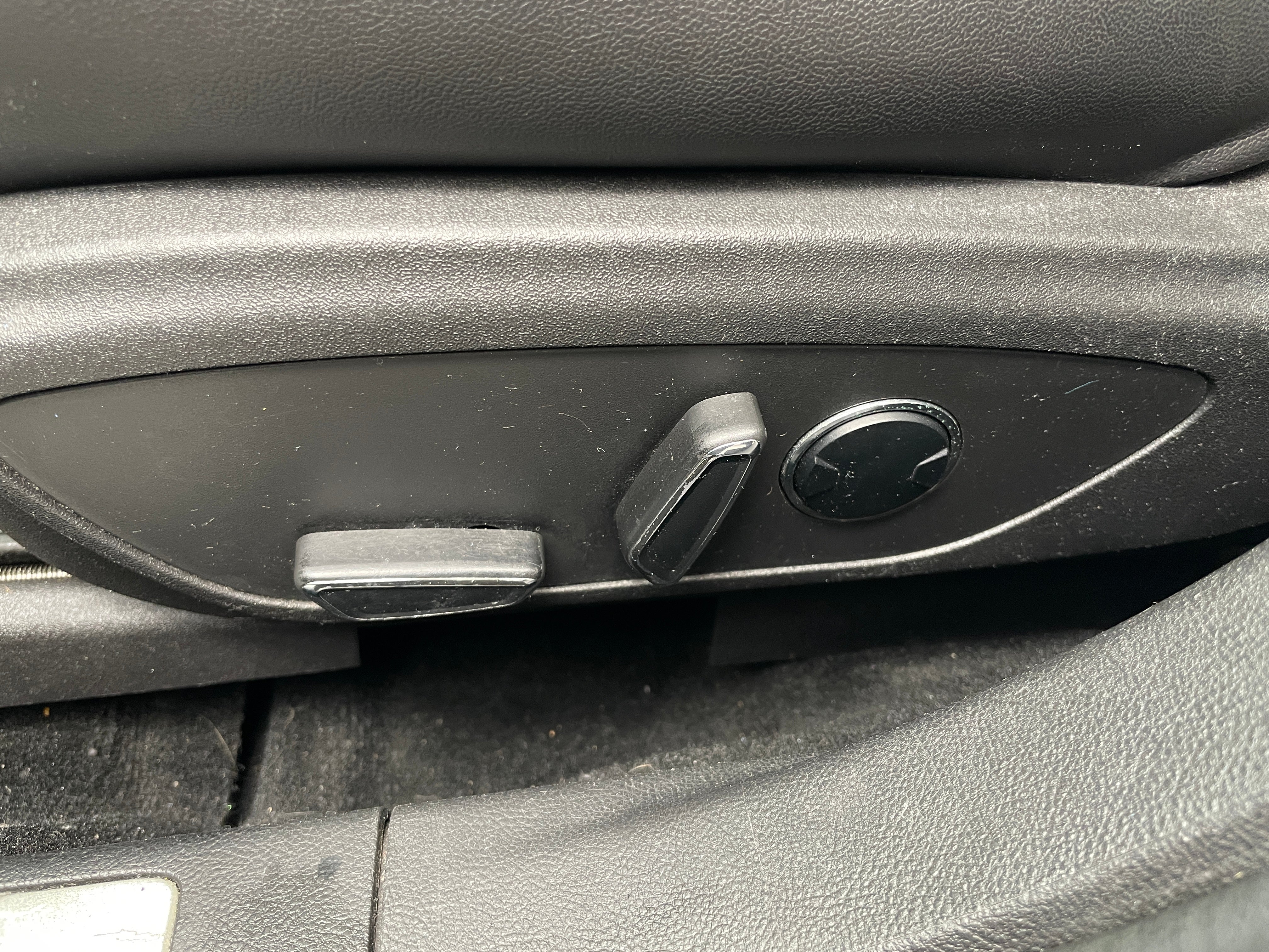 Used 2013 Lincoln MKZ Base with VIN 3LN6L2JK6DR816421 for sale in Pewaukee, WI
