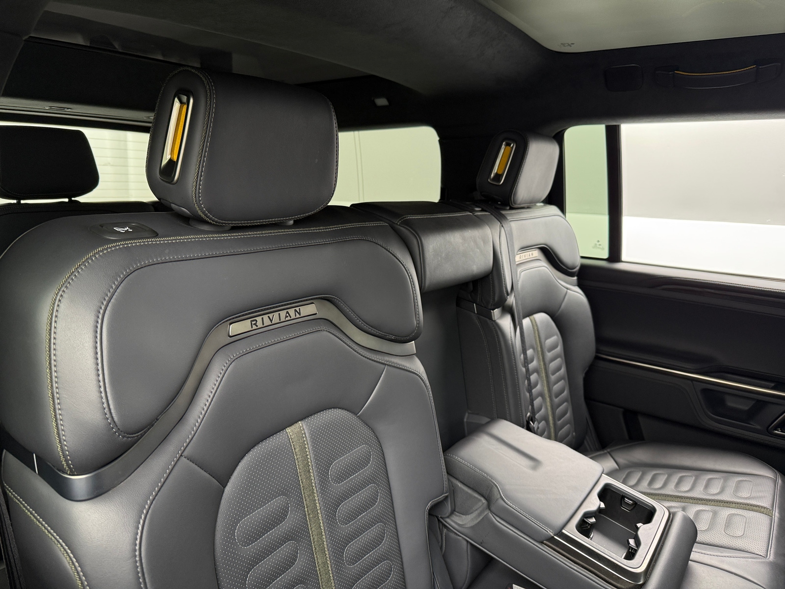 Thumbnail: 2023 Rivian R1S - 5