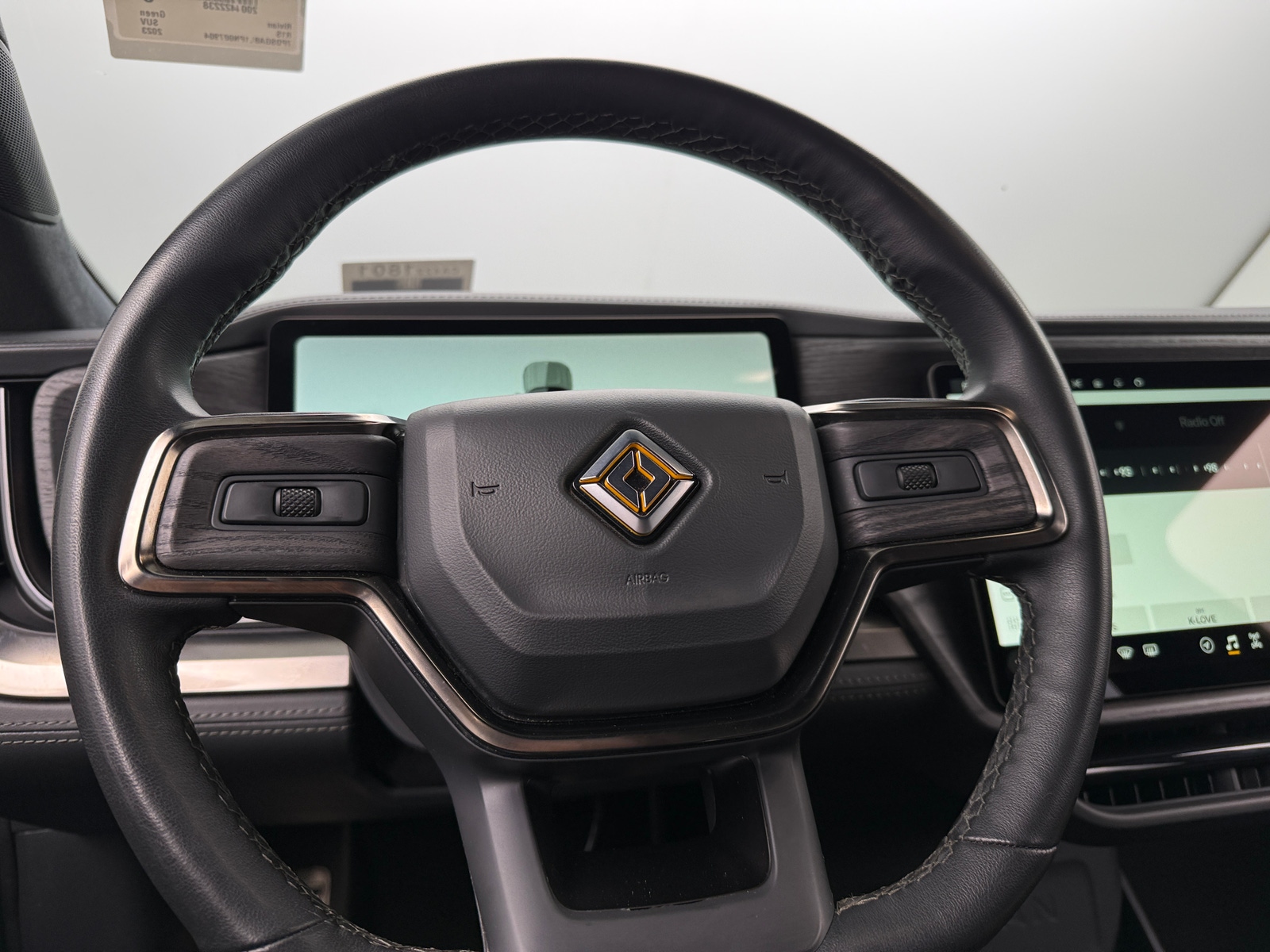 Thumbnail: 2023 Rivian R1S - 4