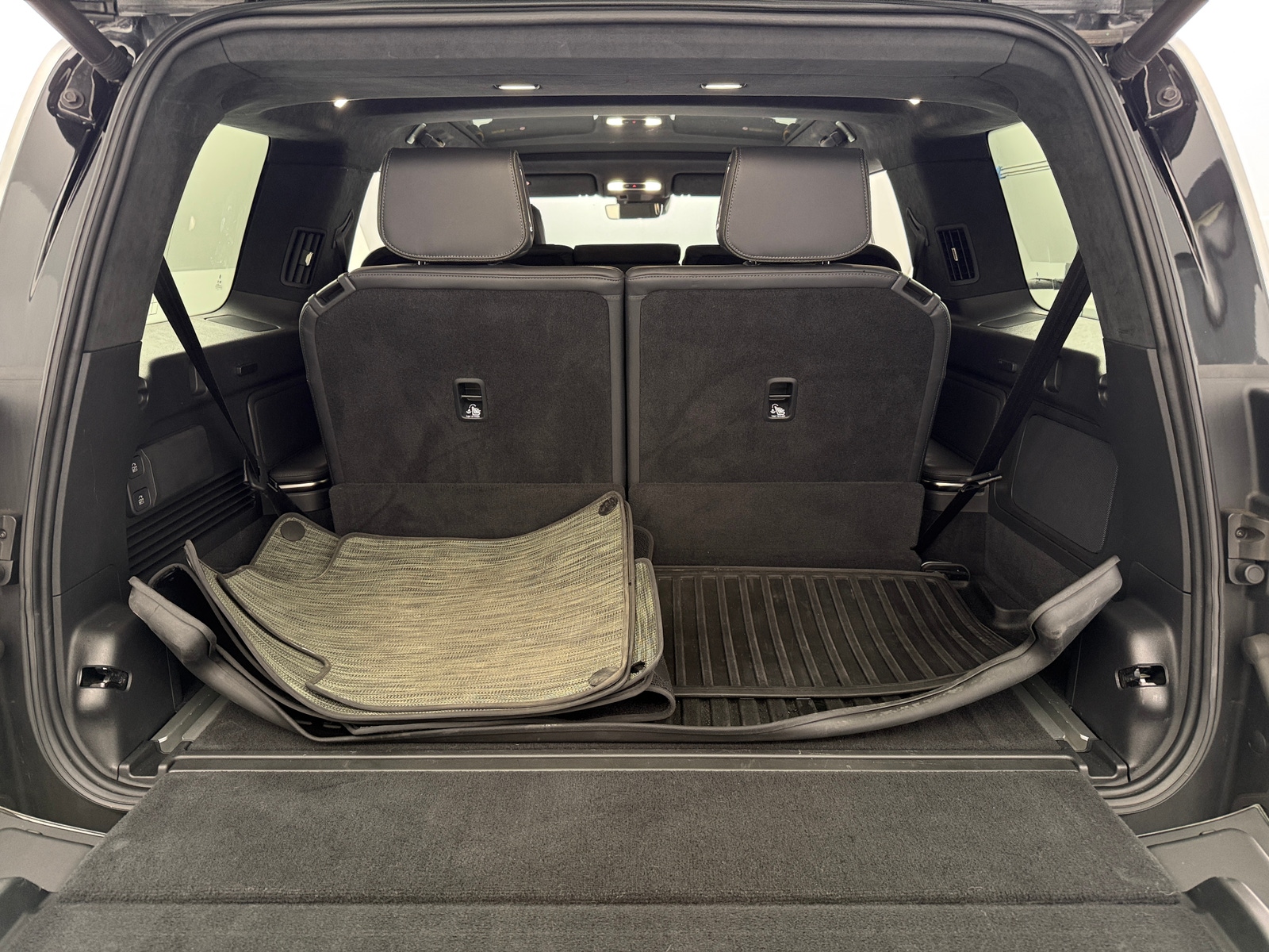 Thumbnail: 2023 Rivian R1S - 6