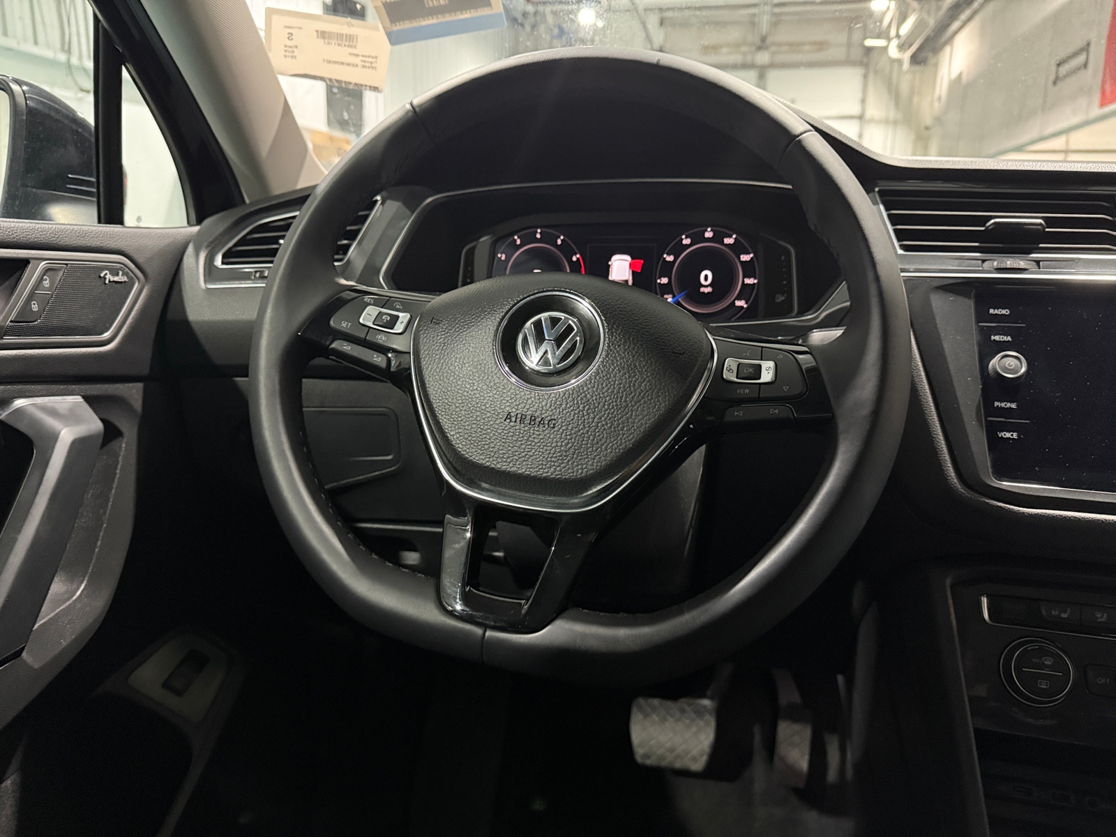 Thumbnail: 2019 Volkswagen Tiguan - 4