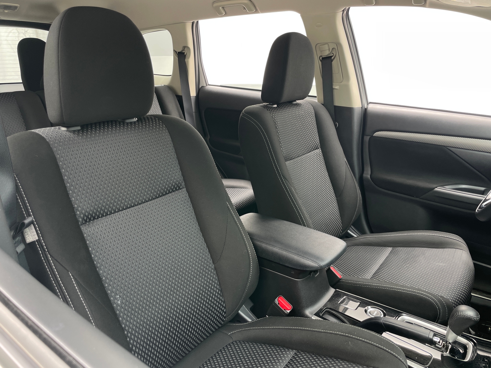 Thumbnail: 2017 Mitsubishi Outlander - 2