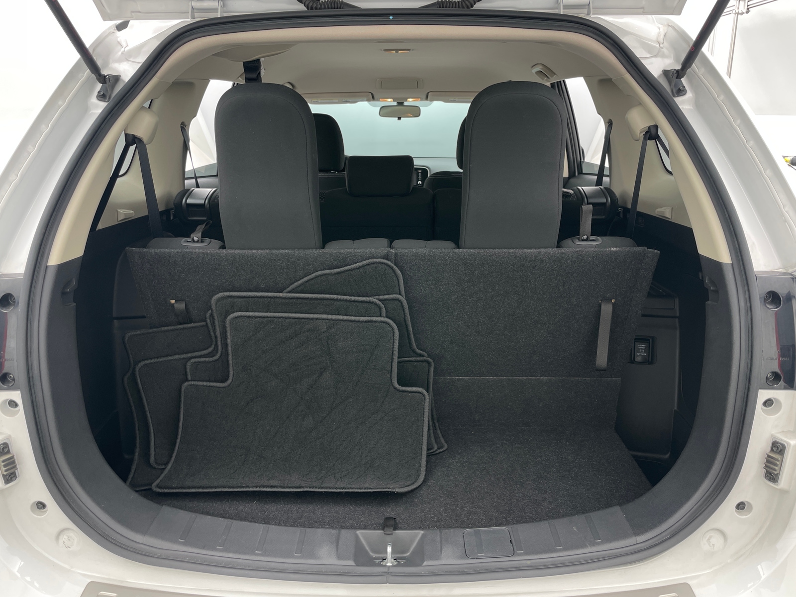 Thumbnail: 2017 Mitsubishi Outlander - 7